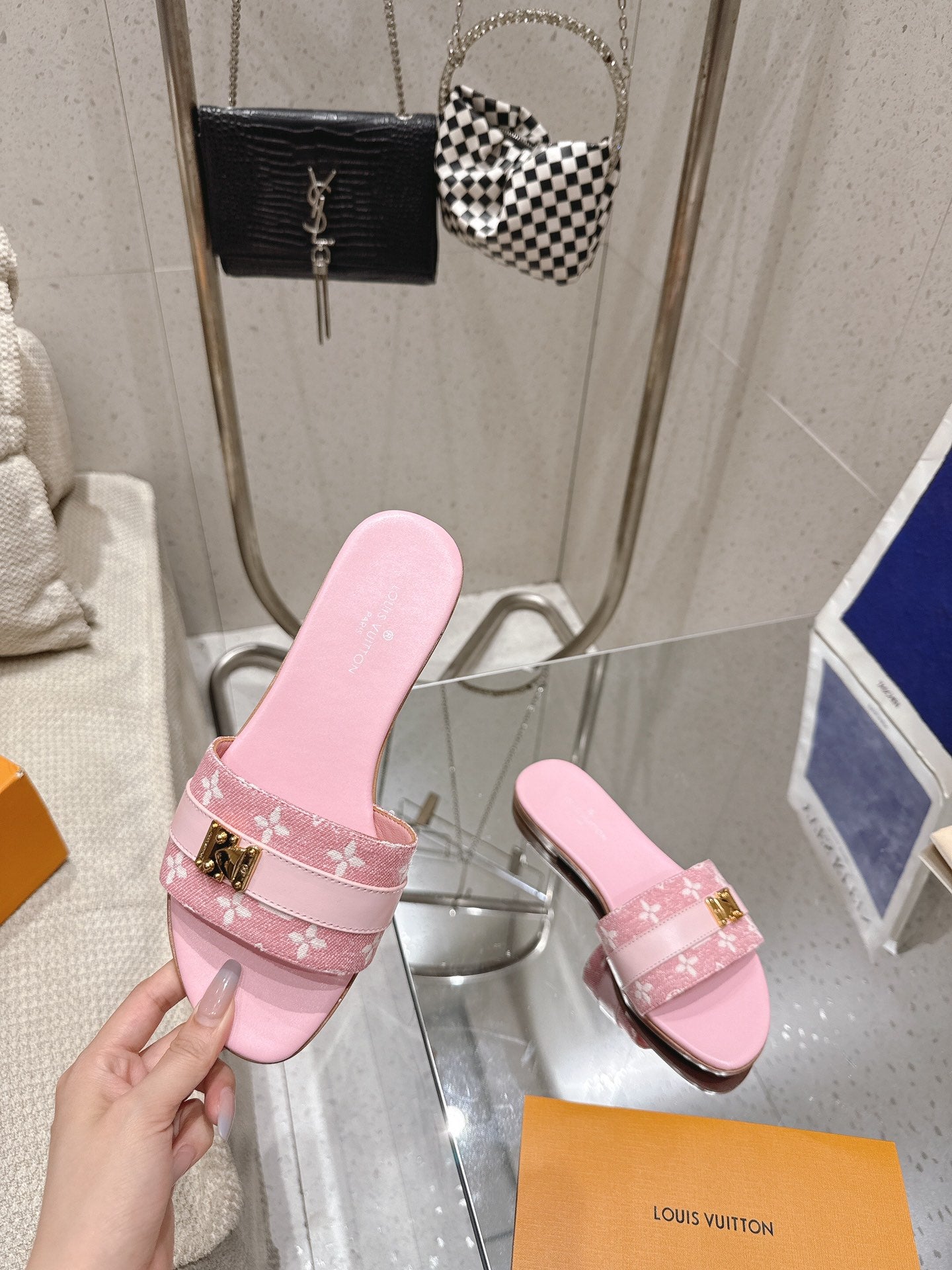 LV Flat Mules pairs raffia pink monogram cowhide 383723