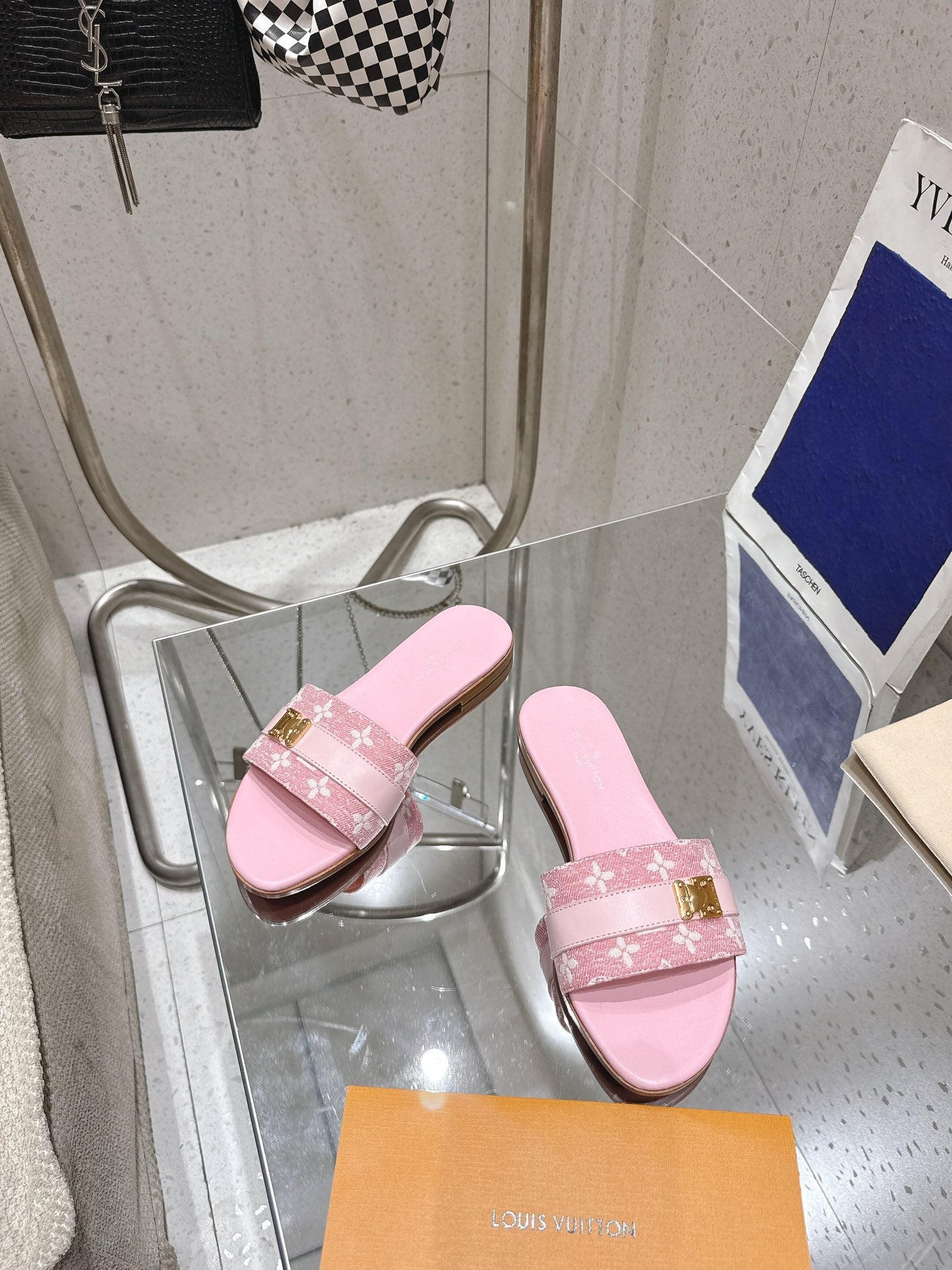 LV Flat Mules pairs raffia pink monogram cowhide 383723