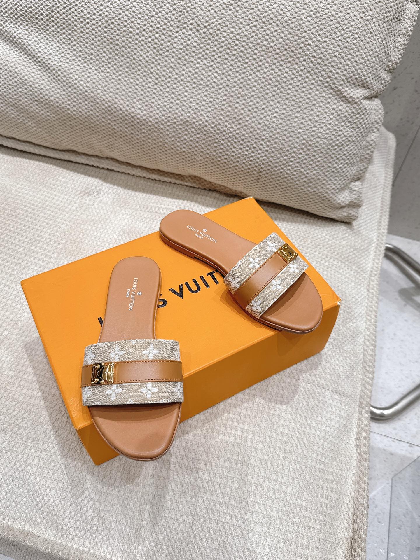 LV Flat Mules pairs raffia brown monogram cowhide 383724