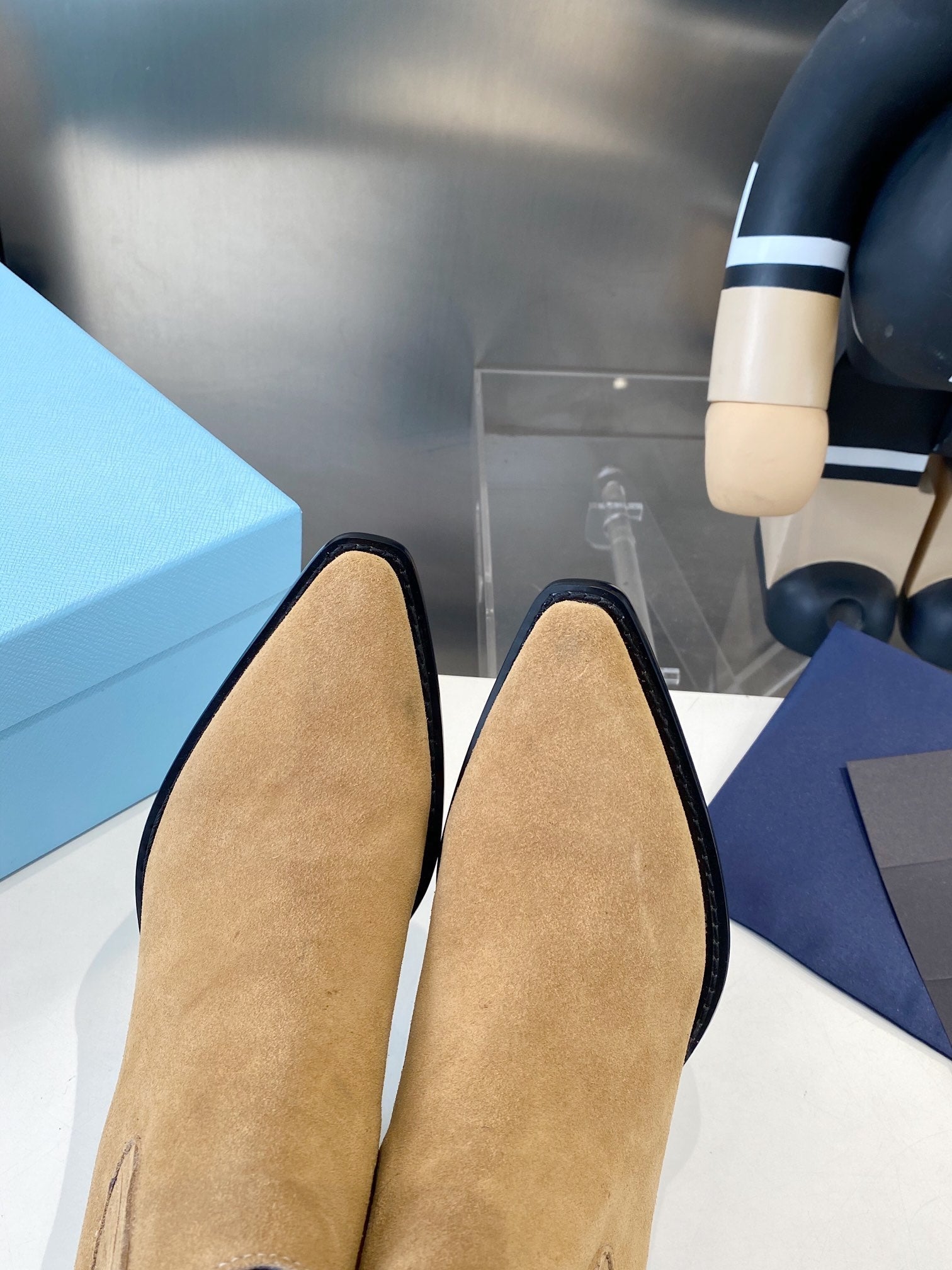 PRA classic pointed-toe boots beige suede