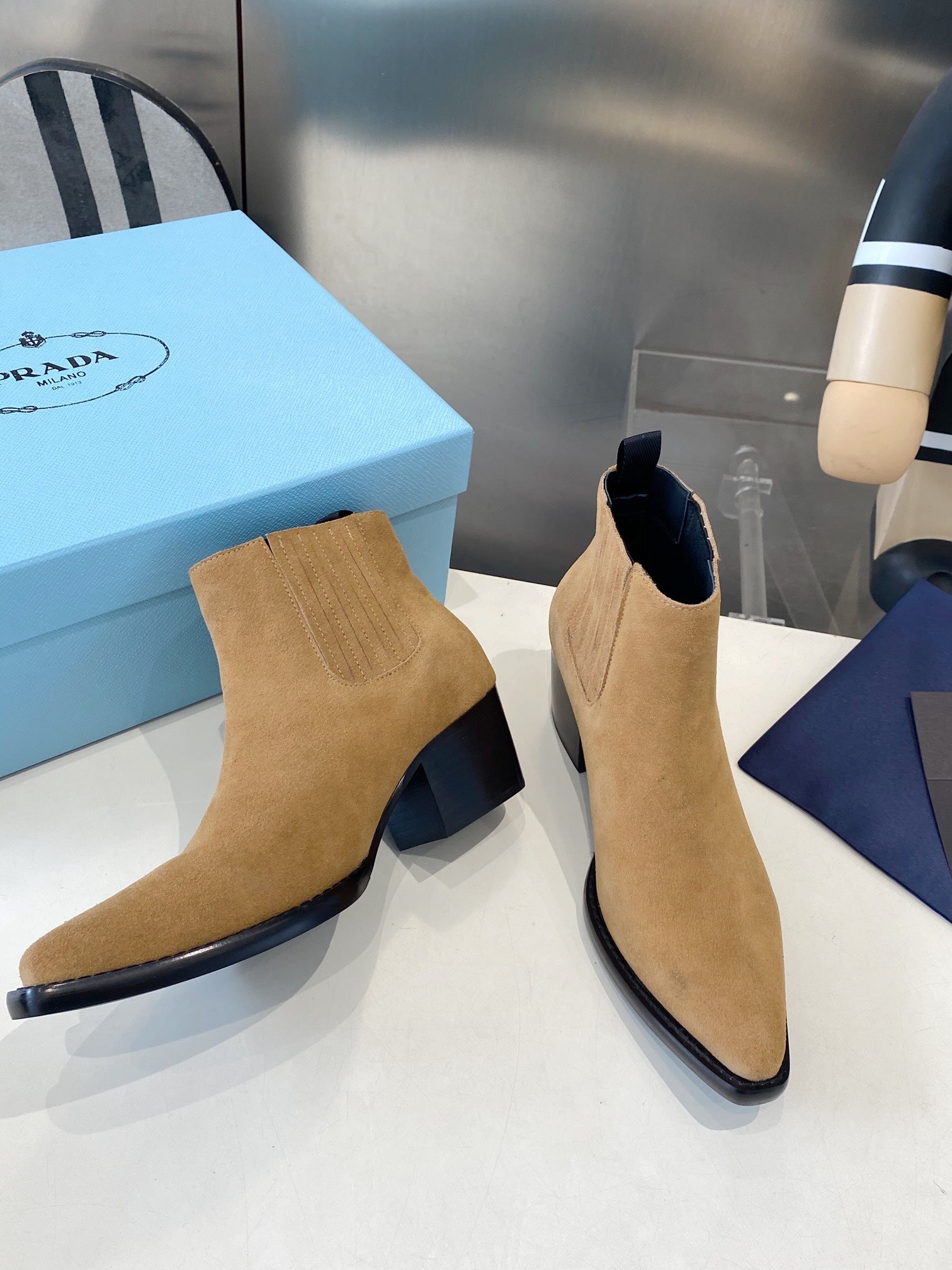 PRA classic pointed-toe boots beige suede