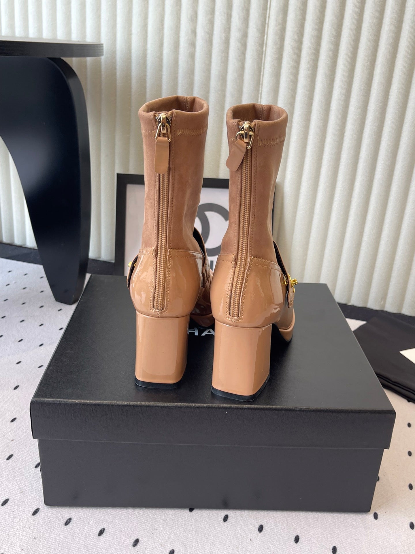 CC 25 Short Boot Camel Suede Patent Leather 514103