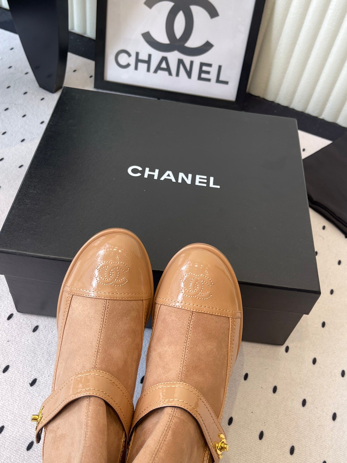 CC 25 Short Boot Camel Suede Patent Leather 514103