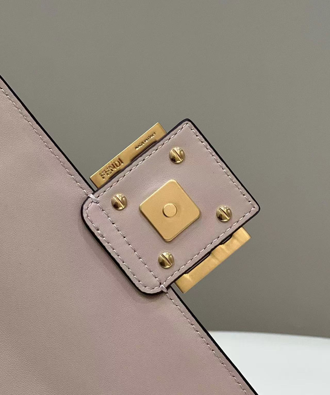 Baguette 27cm Beige Lambskin Gold Hardware