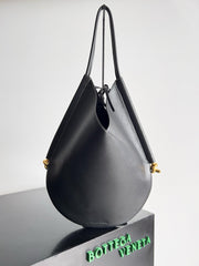 MEDIUM SOLSTICE 44 BLACK LAMBSKIN 74025