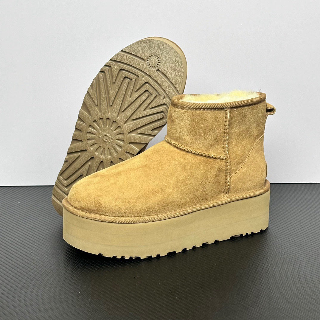 UGG Classic Ultra Mini Platform Boot Light Camel Suede Rubber