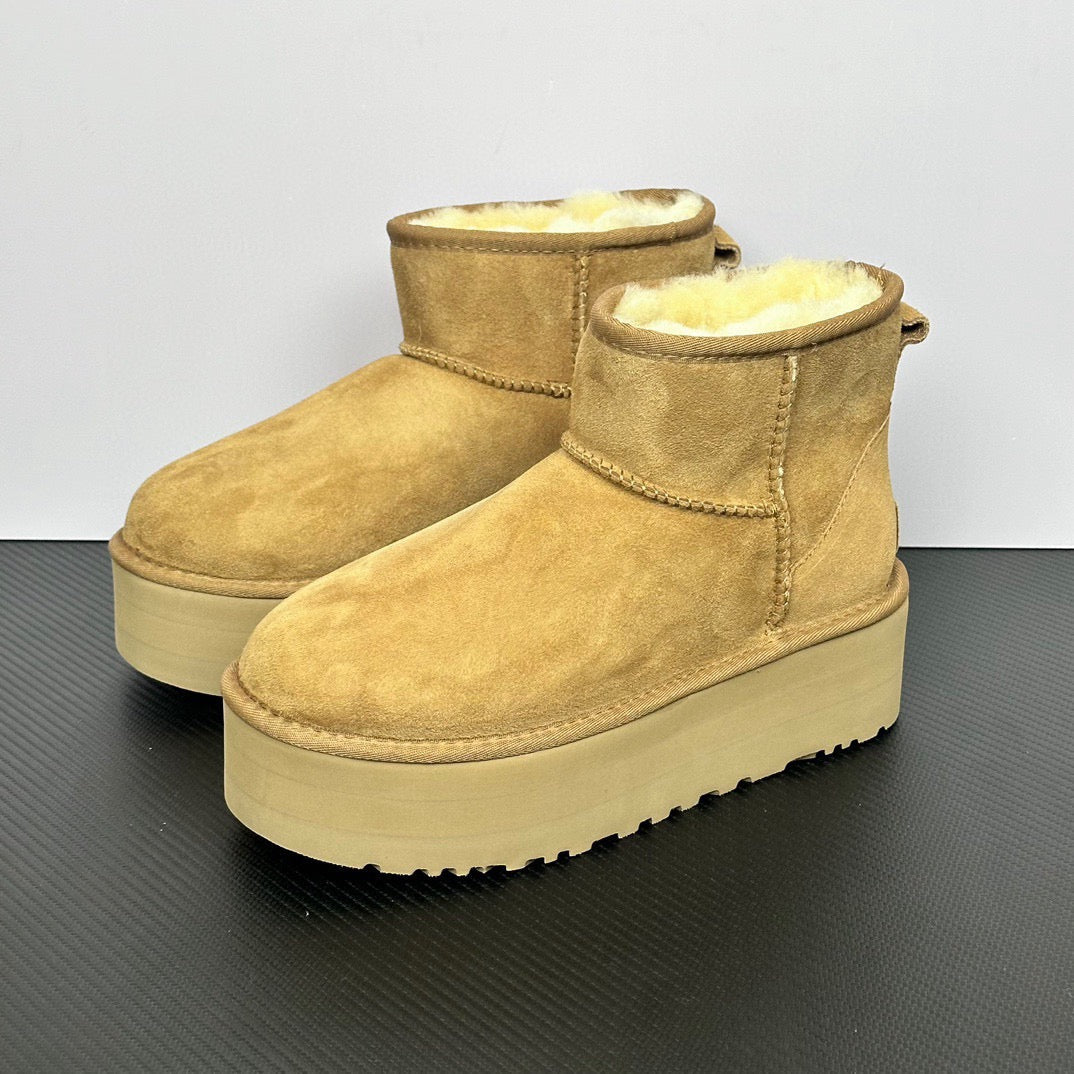 UGG Classic Ultra Mini Platform Boot Light Camel Suede Rubber