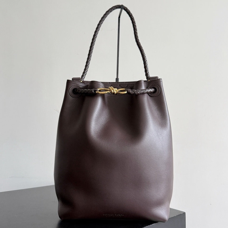 Bottega Veneta Bucket