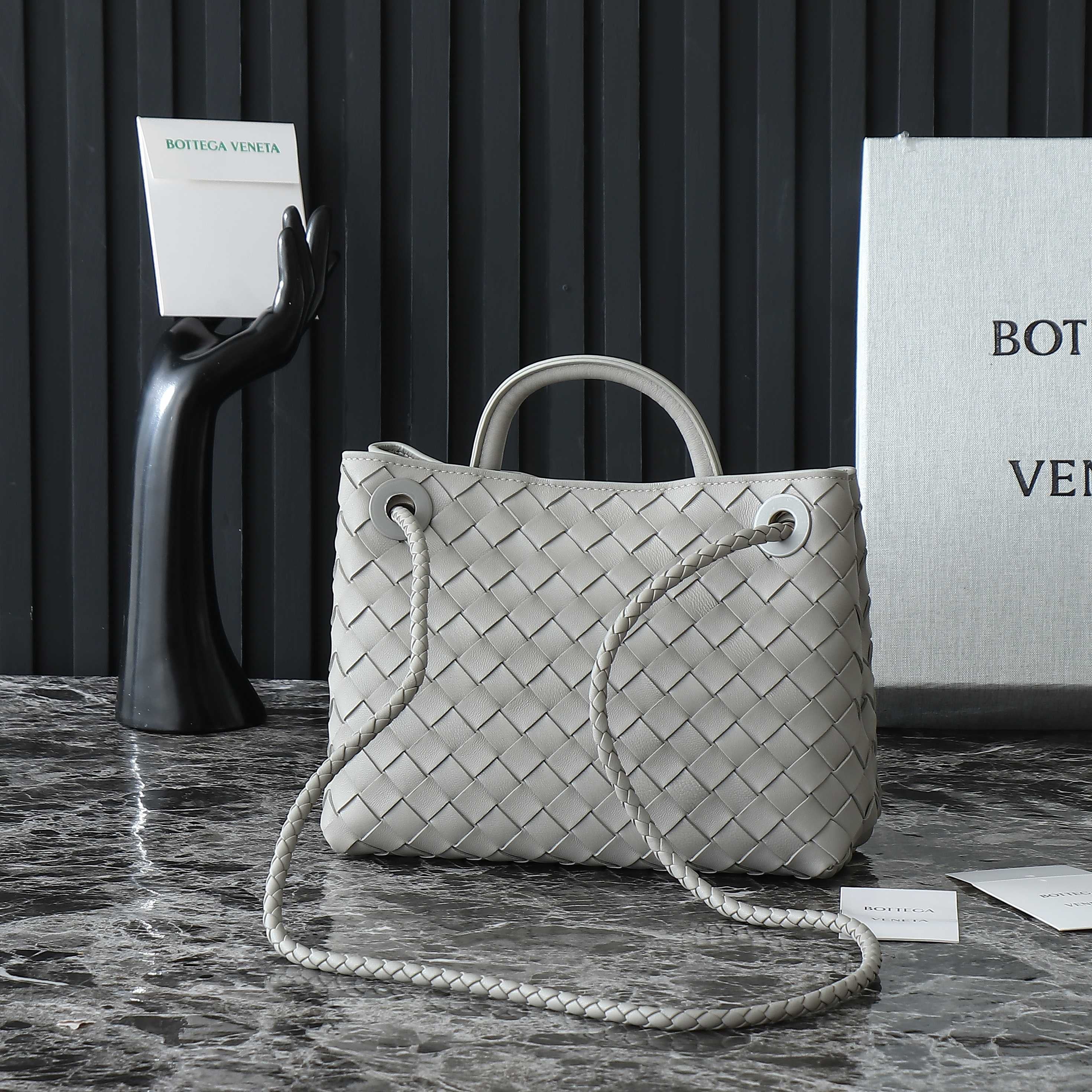 BV 2025 Andiamo 25cm Sterling Color Lambskin