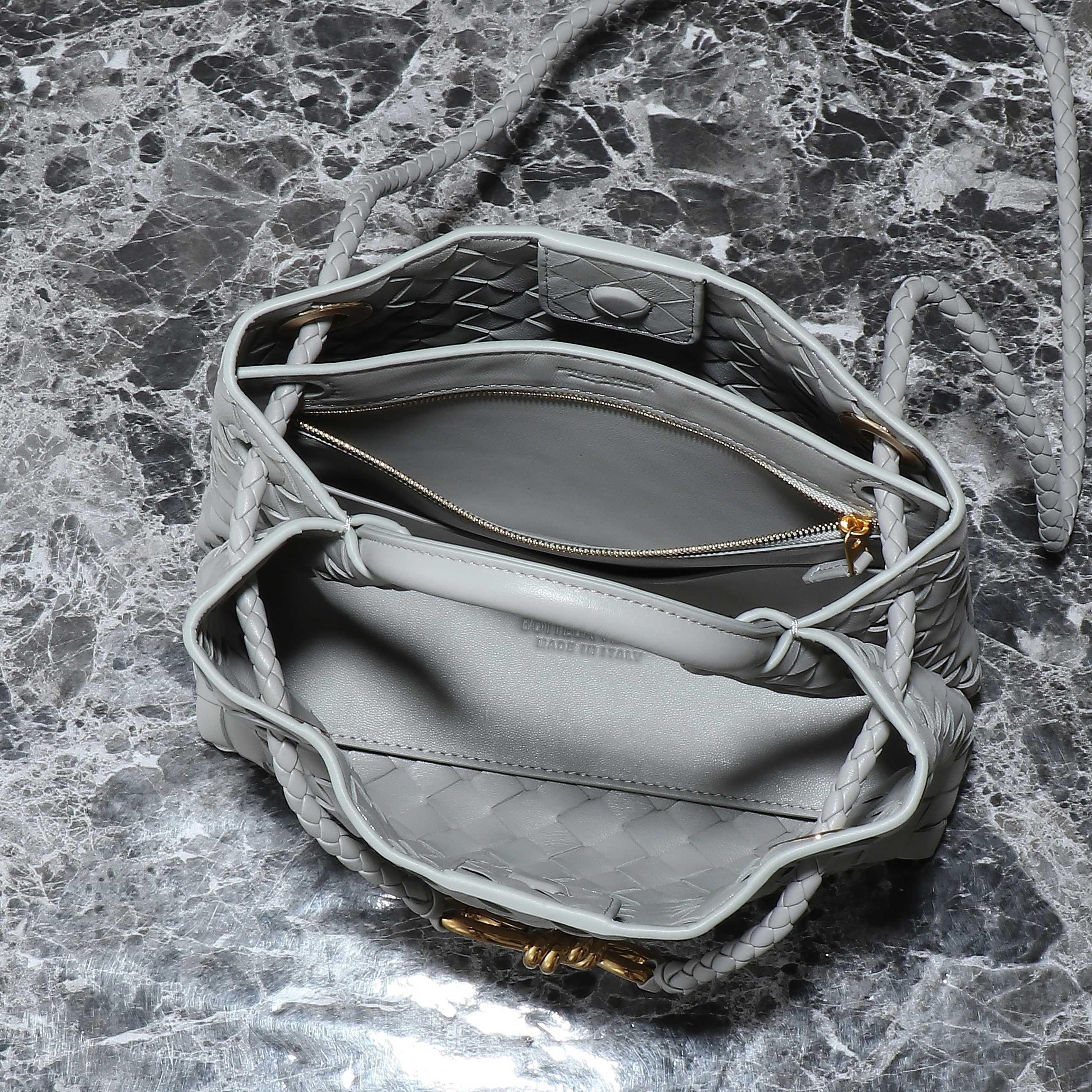 BV 2025 Andiamo 25cm Sterling Color Lambskin