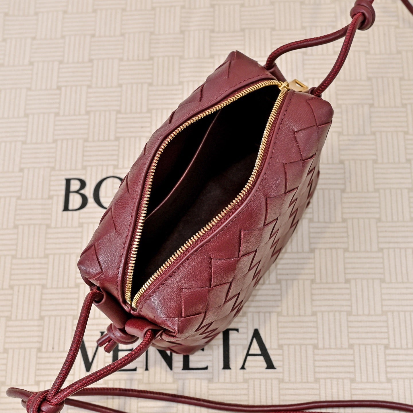 Bottega Veneta 2026 Loop Bag 17cm Burgundy Leather