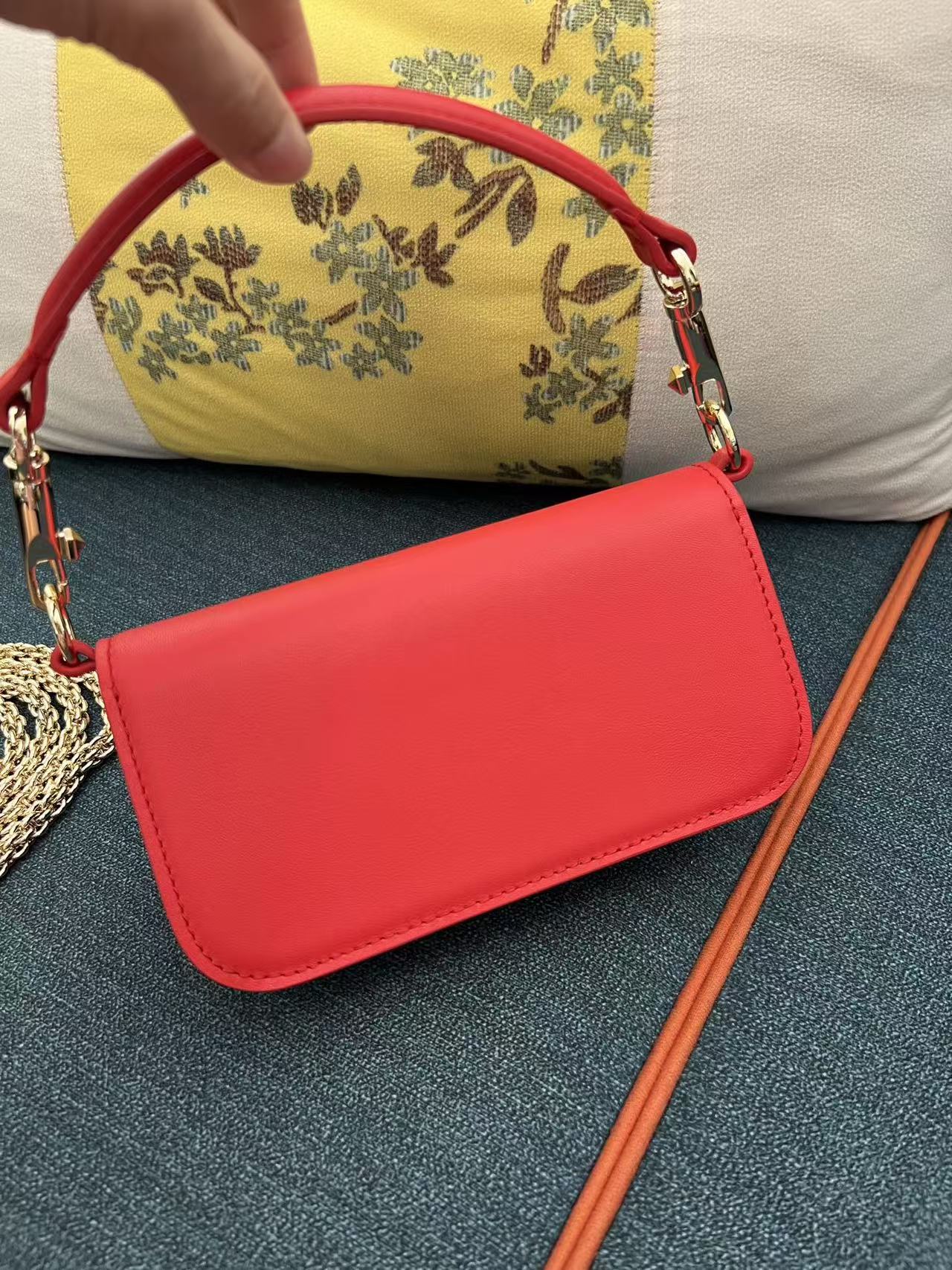 Valentino 2026 Garavani Loco Bag 20cm Red Leather