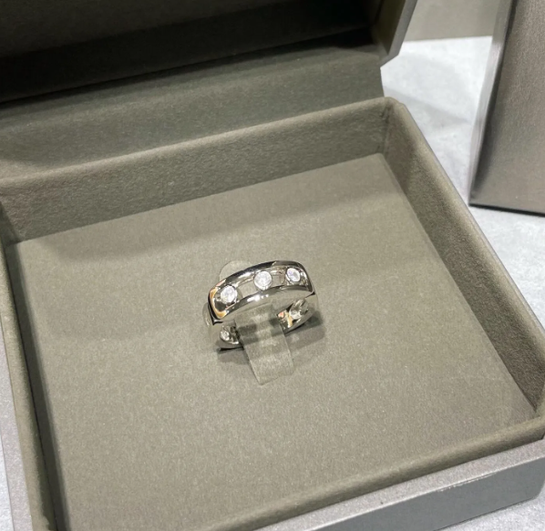 Messika Diamond Move ring