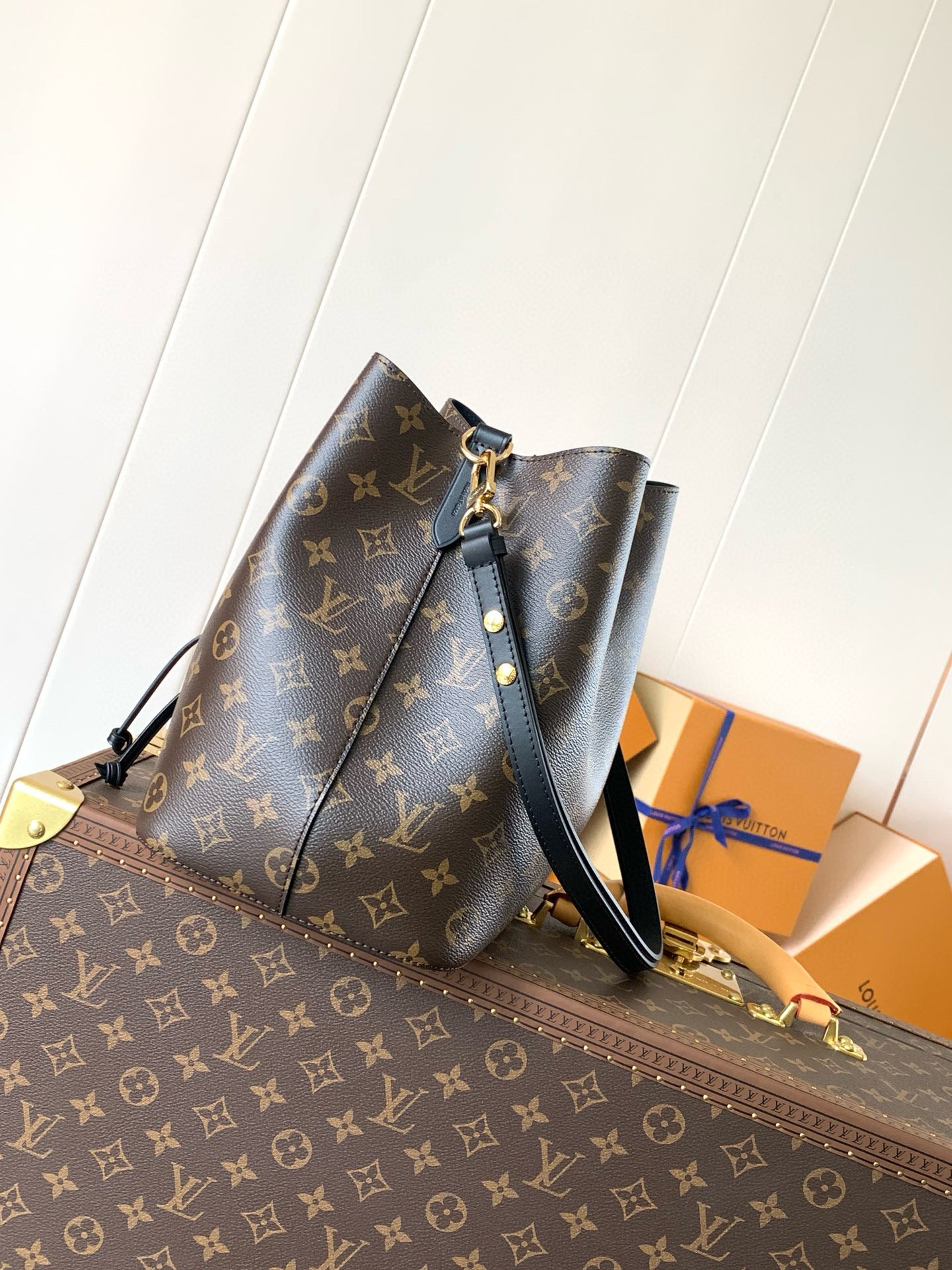 LV 26 Neonoe MM Monogram Brown Cowhide