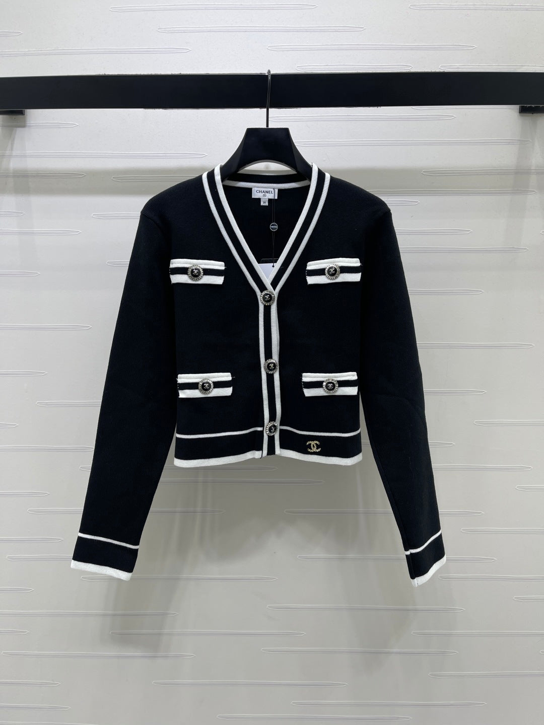 Chanel 2026 V-neck Knitted Long-sleeved Cardigan Wool 766458