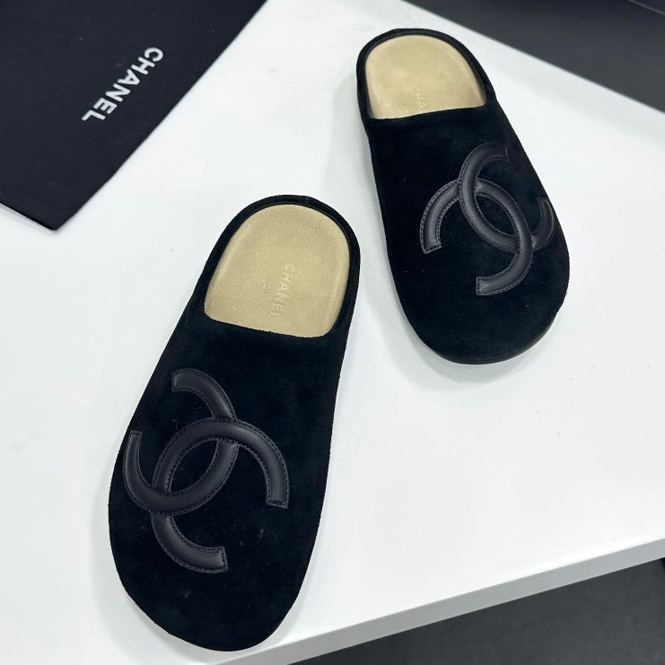 Chanel 2026 CC Logo Mule Suede 985651