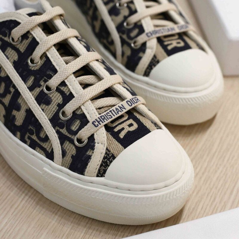 WALKN CD WHITE DEEP BLUE OBLIQUE EMBROIDERY CANVAS