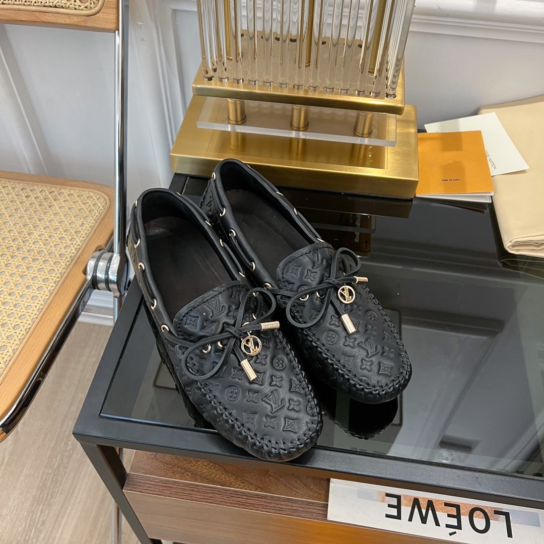 LV GLORIA FLAT LOAFER LOGO STAMPING BLACK