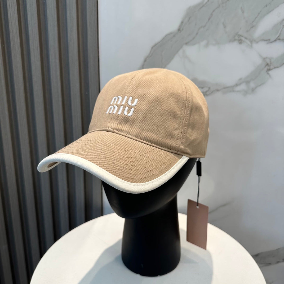 Miumiu Logo White Brim Cotton Hat 211761