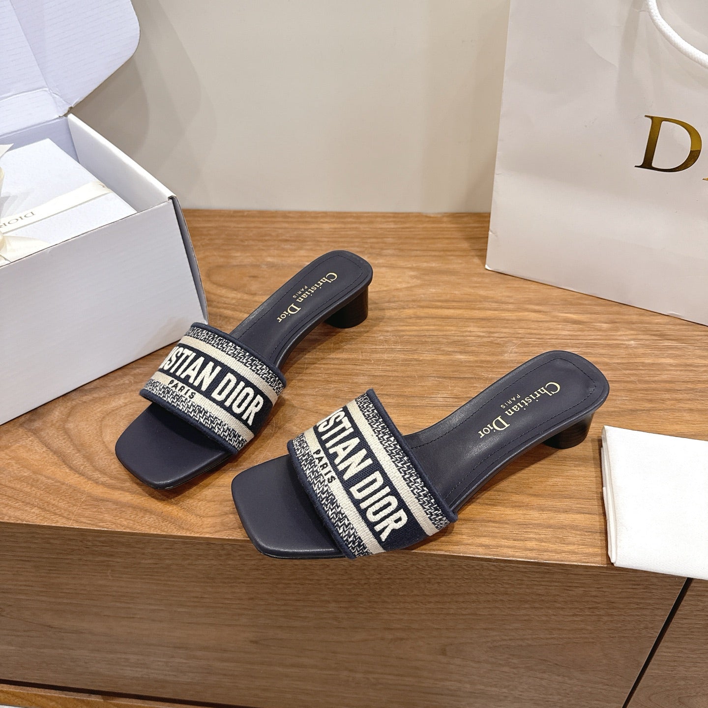 CD 26s Square - Toed Sandals Canvas Cowhide 685446