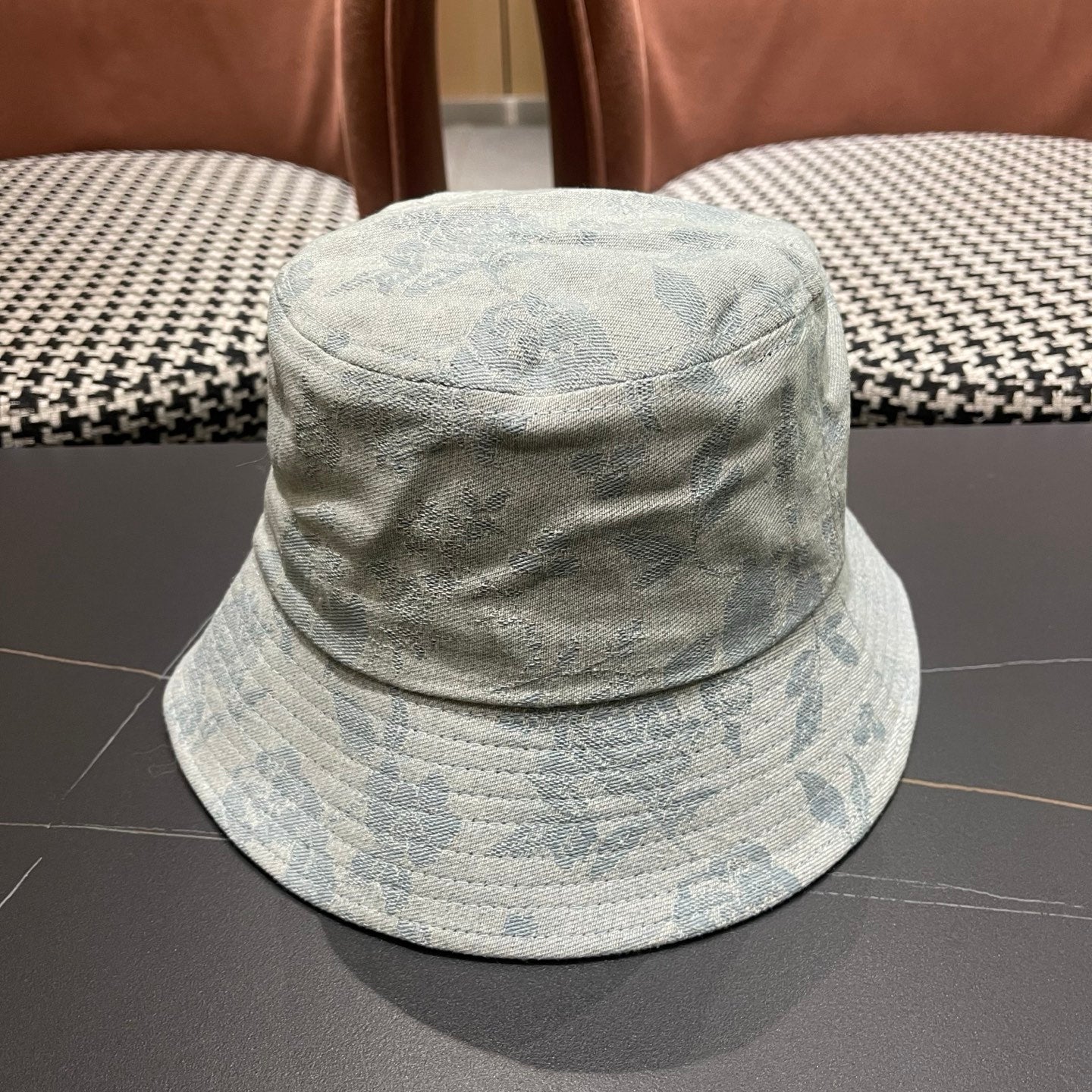 Fendi Embroidered Logo Bucket Hat 221107