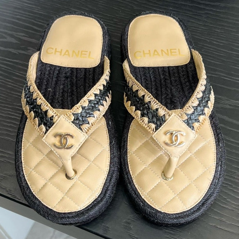 Chanel 2026 Flip-Flops Sandals Straw Leather 977297