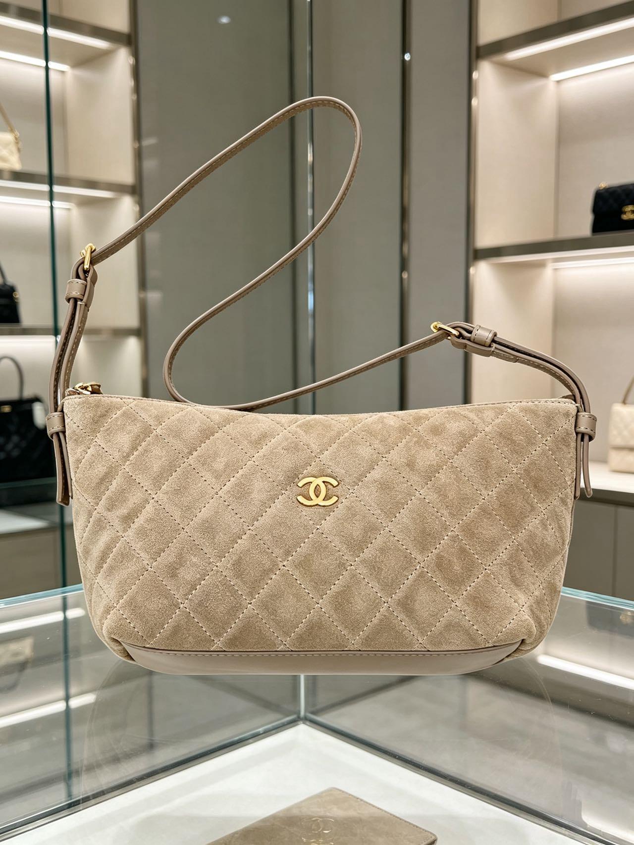 Chanel 2026 Clutch Bag 19cm Suede Leather