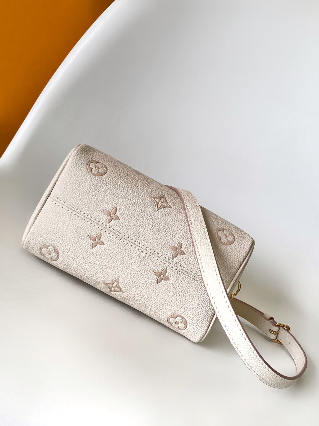 LV Speedy 20 BandouliÃ¨re Bag Beige Embossed cowhide 252519