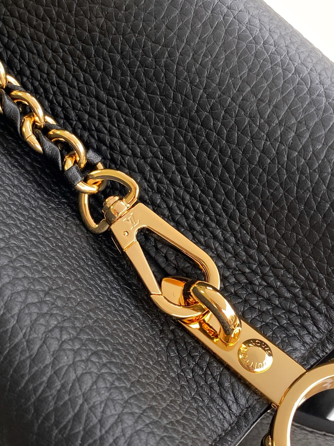 LV Capucines Bag Black Taurillon Cowhide Leather 252598