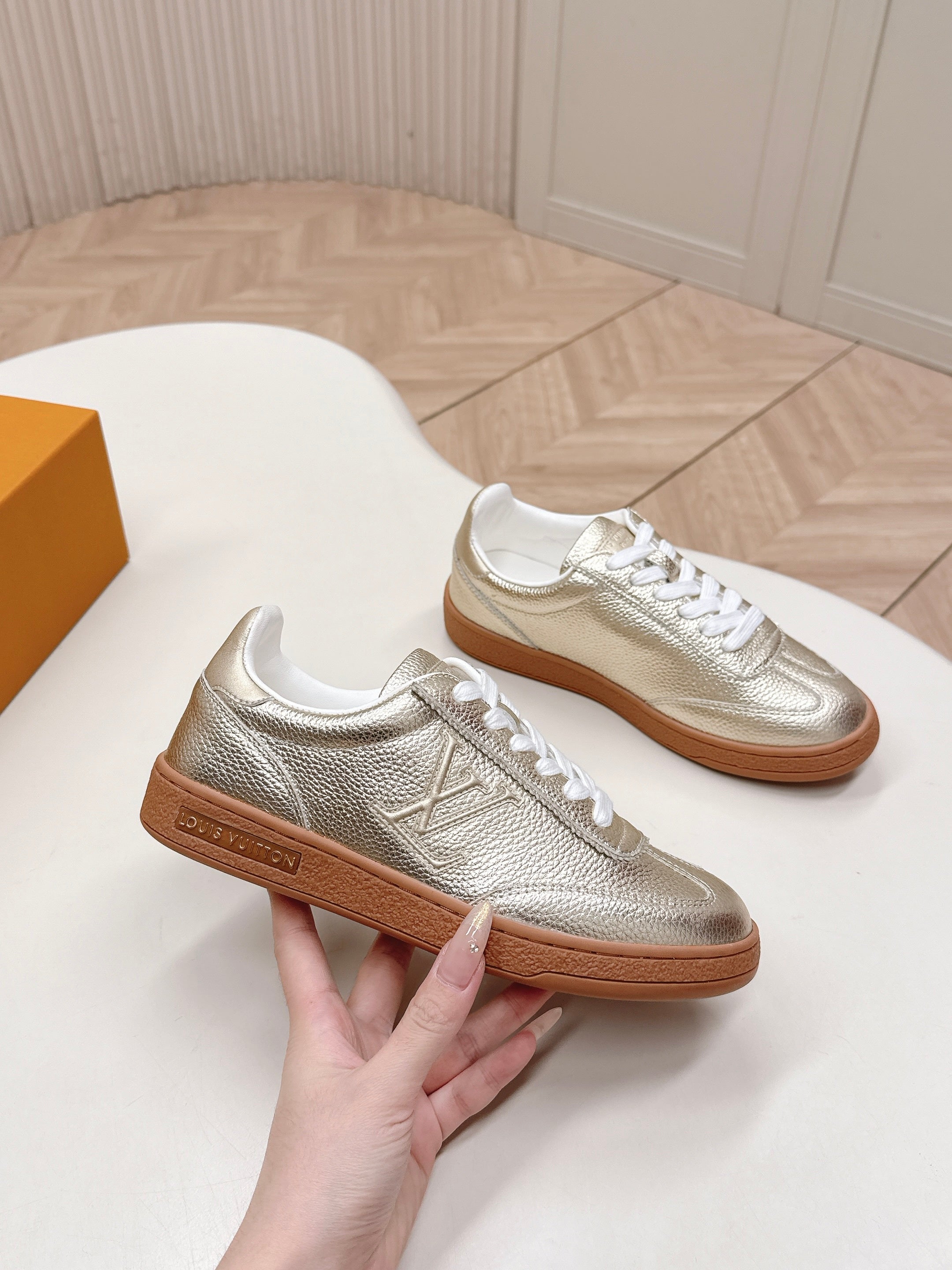 LV 2026 Frontrow Sneaker Light Gold Cowhide 595445