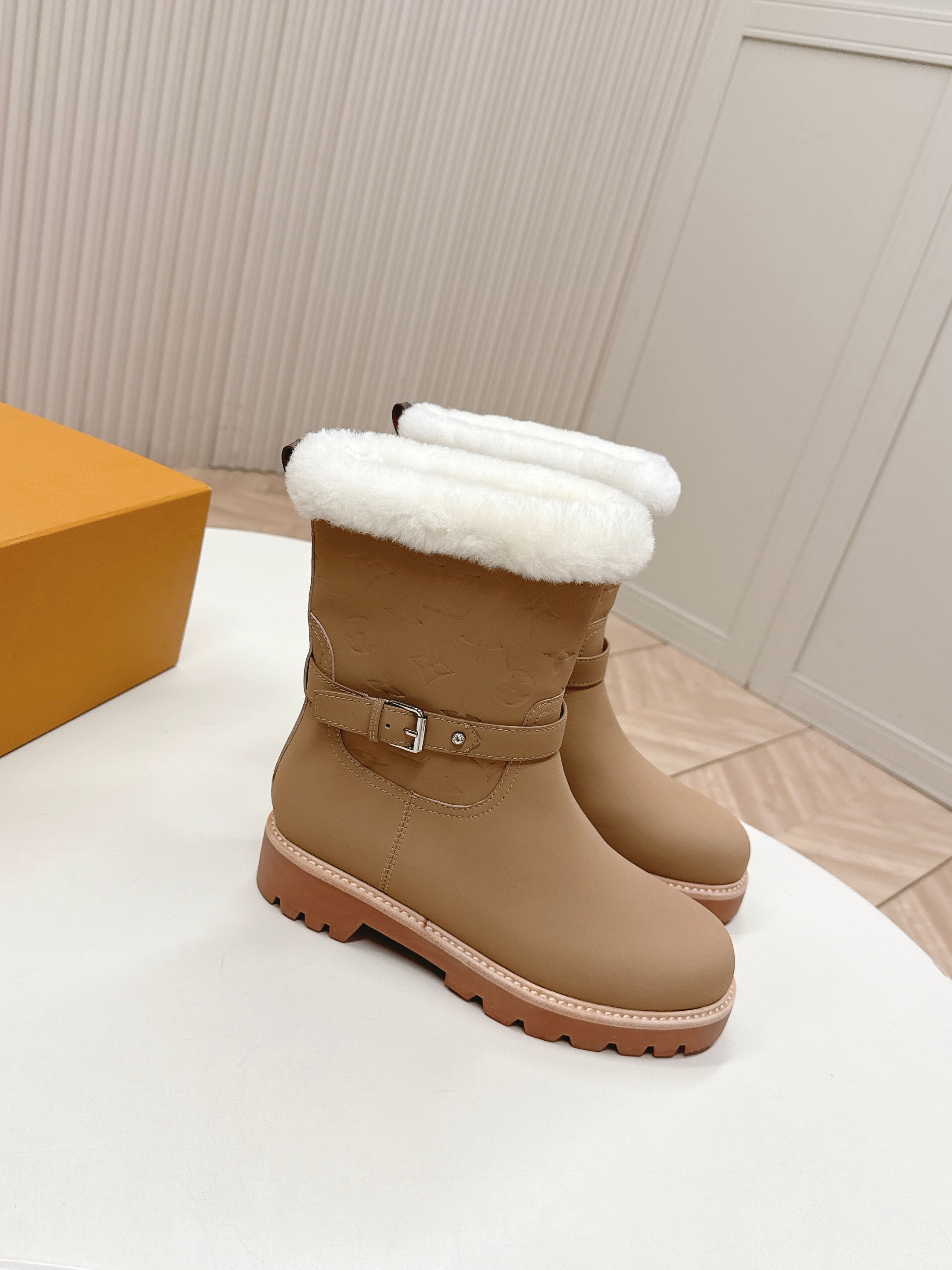 LV 2026 Territory Ankle Boot Beige White Nubuck Calf Leather 595441