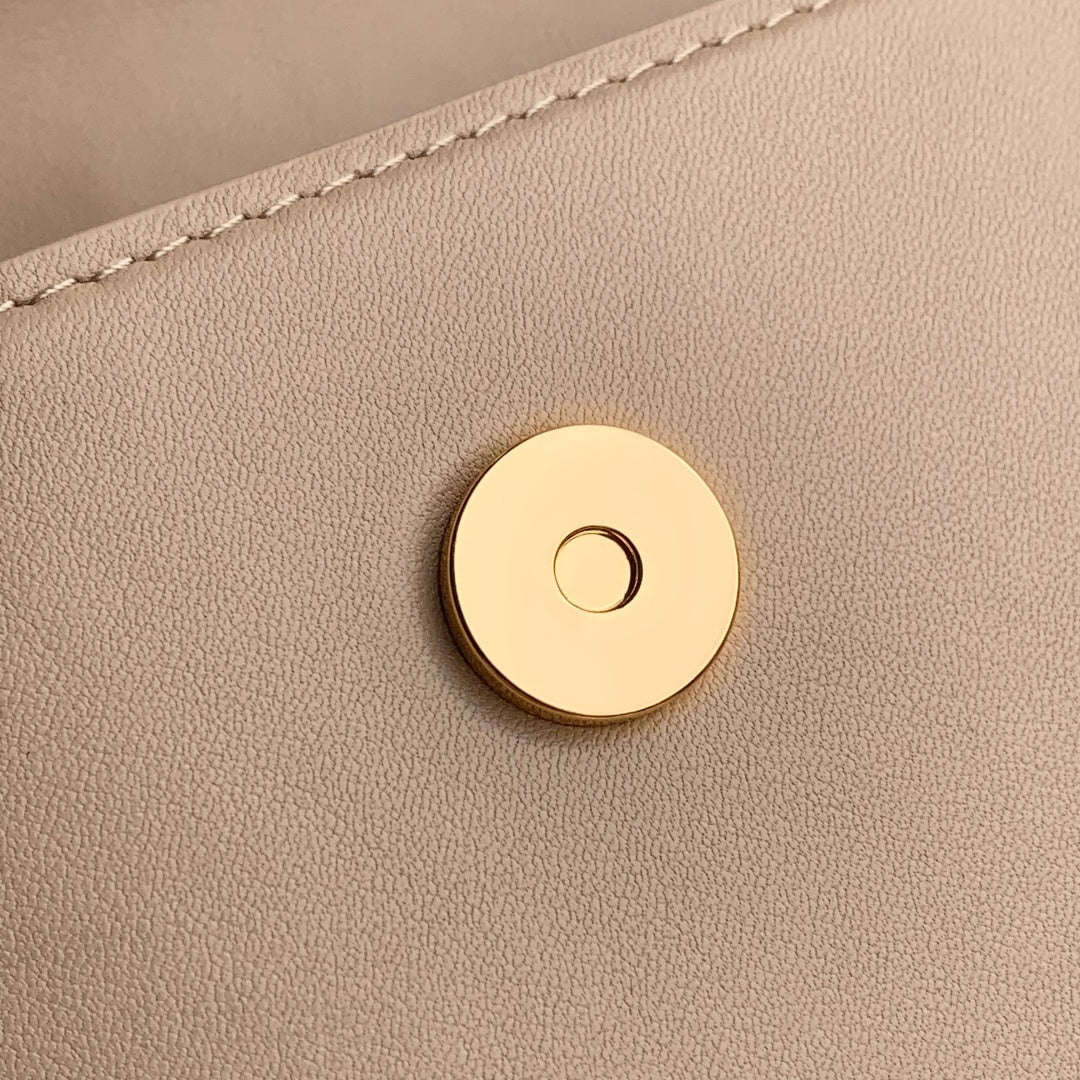 Wallet On Chain LV Bloom 20cm Beige Calfskin 250359