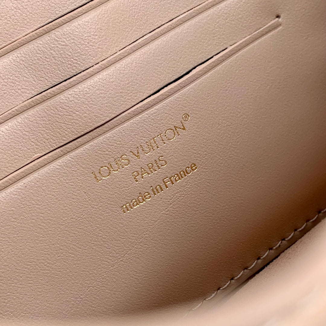 Wallet On Chain LV Bloom 20cm Beige Calfskin 250359