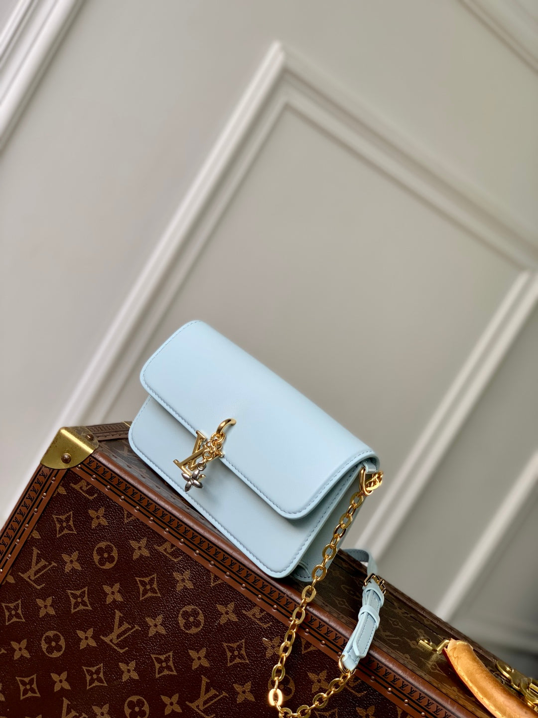 Wallet On Chain LV Bloom 20cm Blue Calfskin 250361