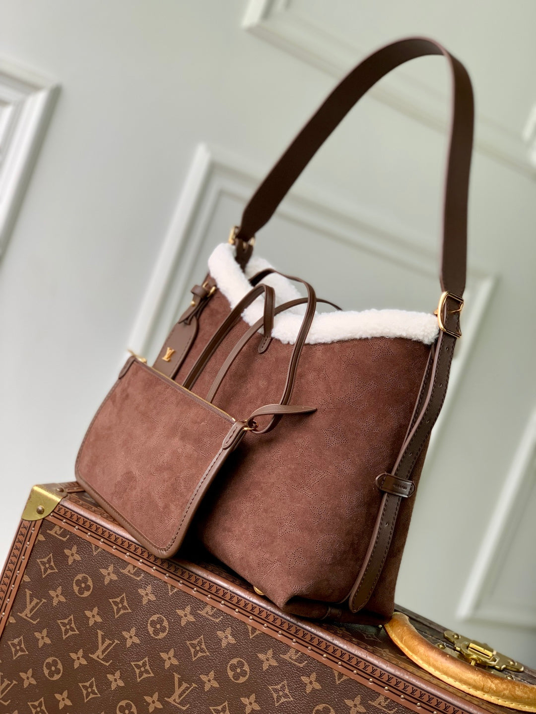 LV 2025 Ski CarryAll PM Bag 34cm Chocolate Brown Suede Cowhide 347358