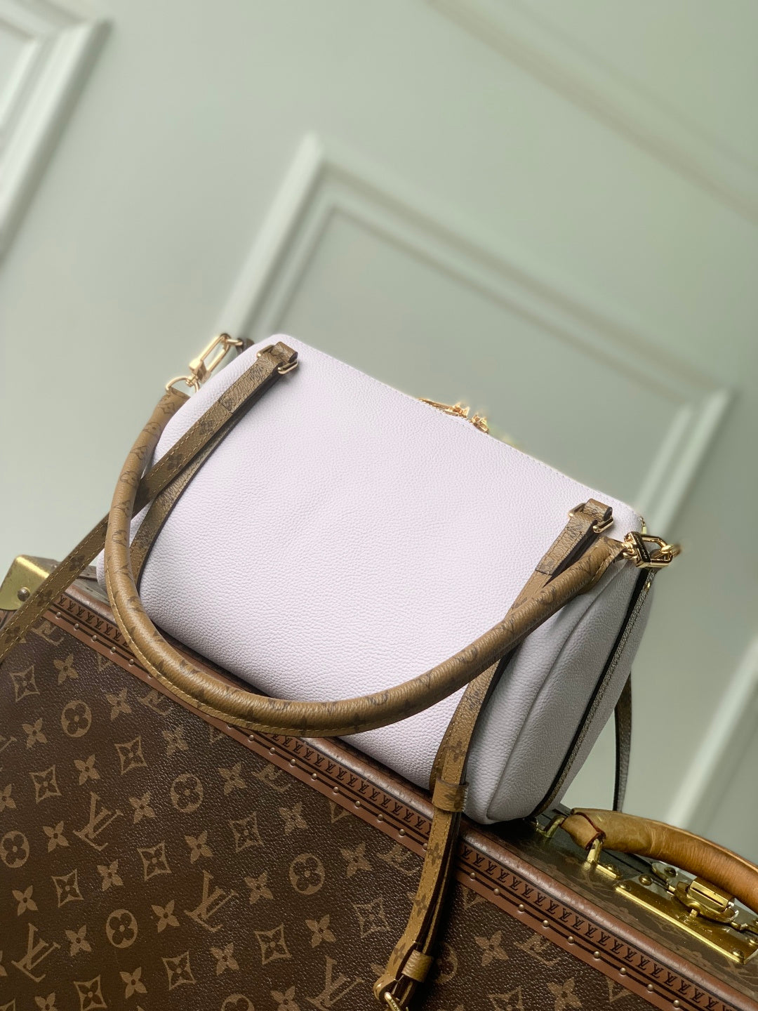 LV 2025 Express MM Bag 26cm Purple Taupe Calfskin 347428