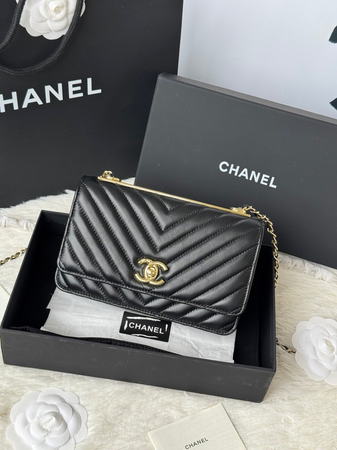 CC 2025 Woc 19cm Bag Black Gold Lambskin 299732