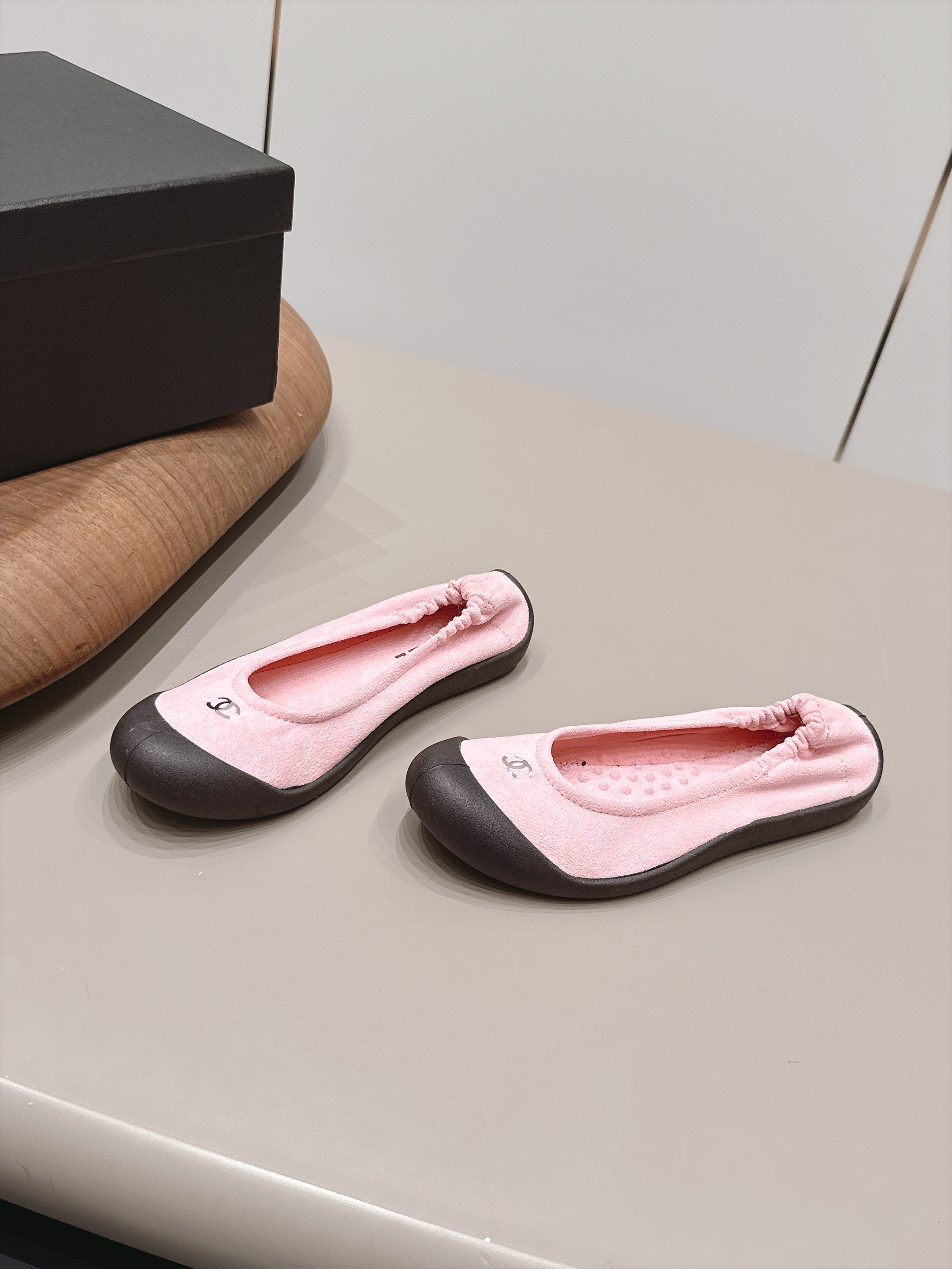 Chanel 2026 Round-Toe Wrinkled Ballet Flat Suede 976100