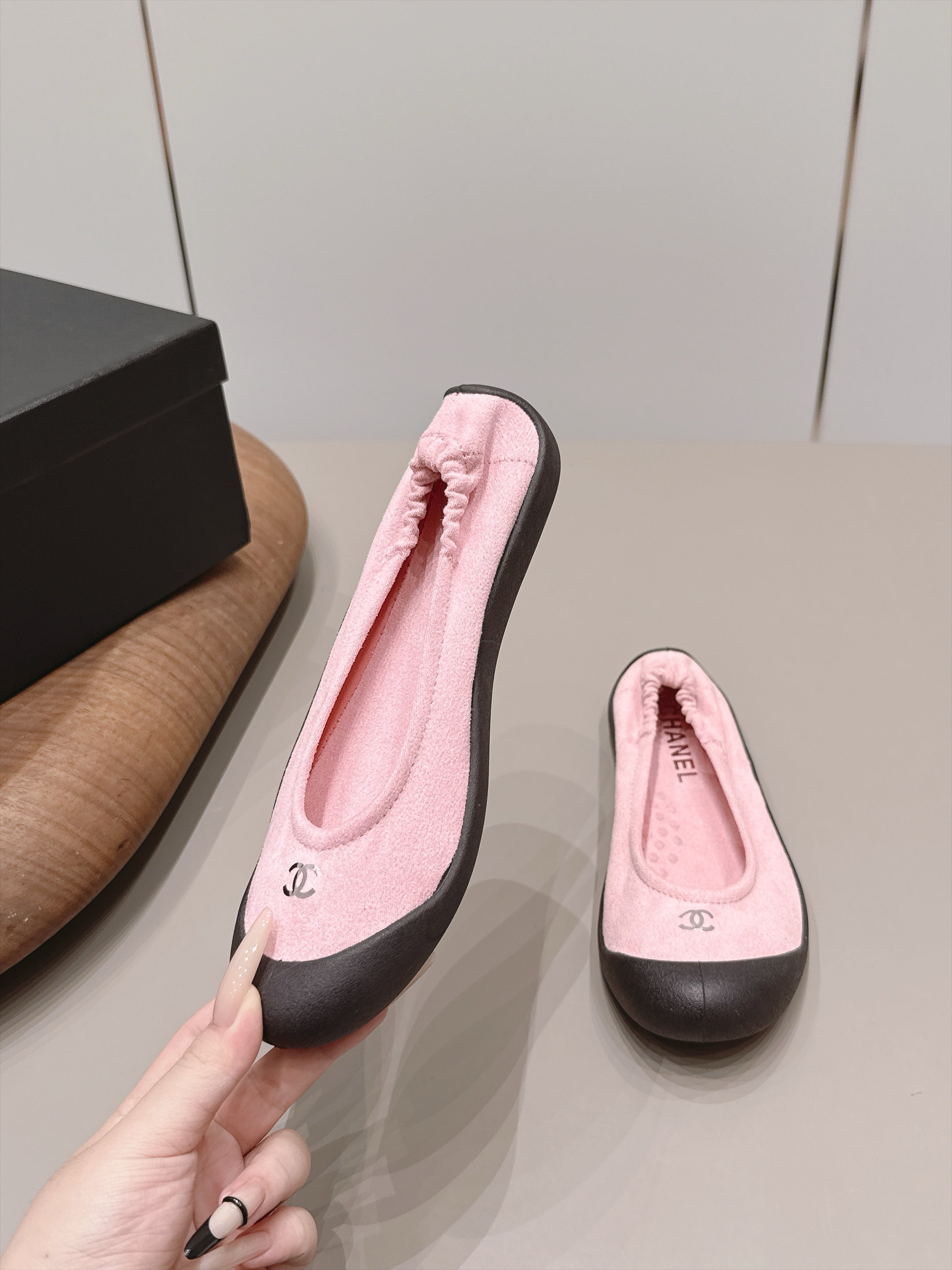 Chanel 2026 Round-Toe Wrinkled Ballet Flat Suede 976100