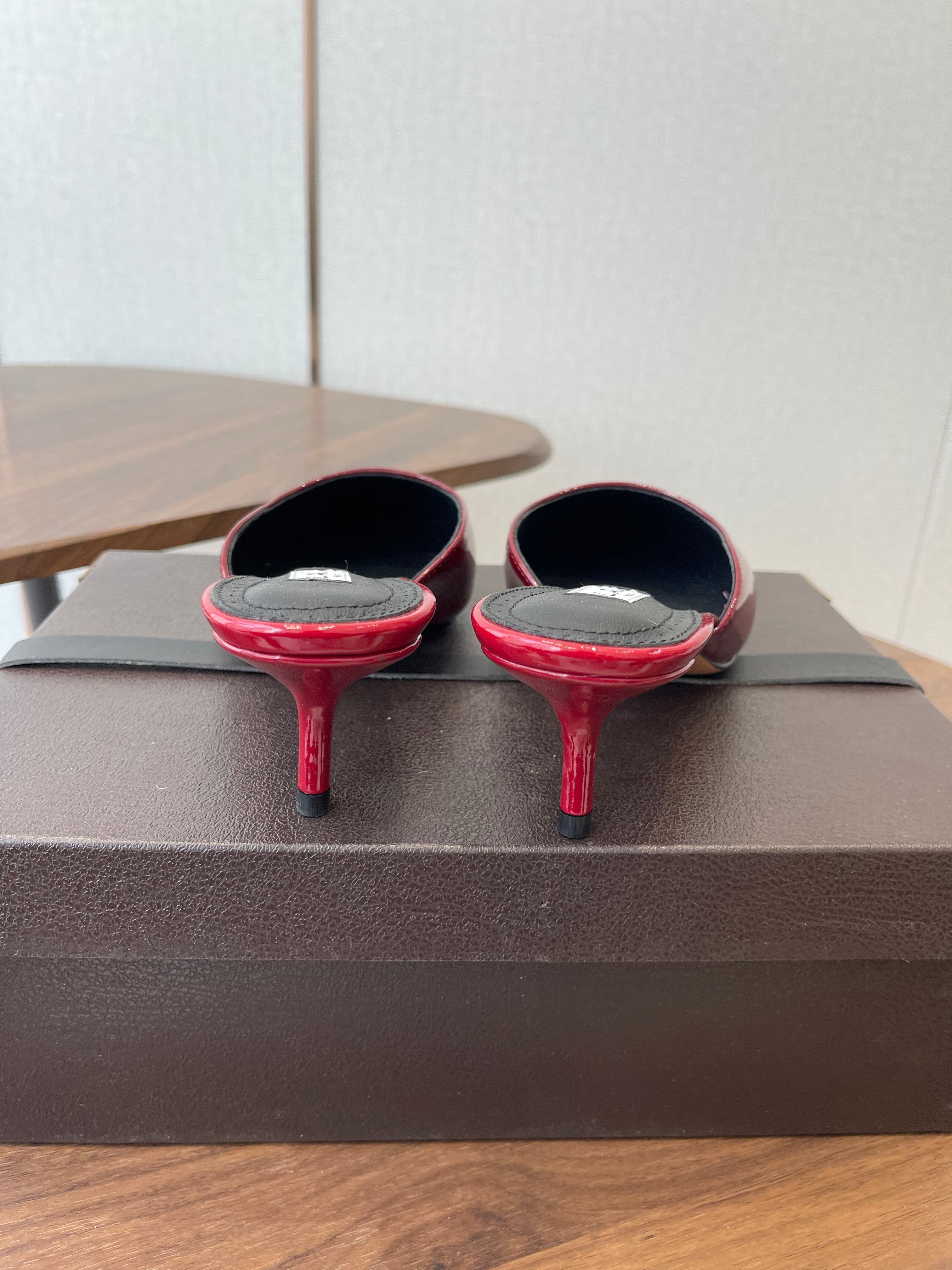 Alaia 26  Pointed-toe Mules 50 Dark Red Patent Leather