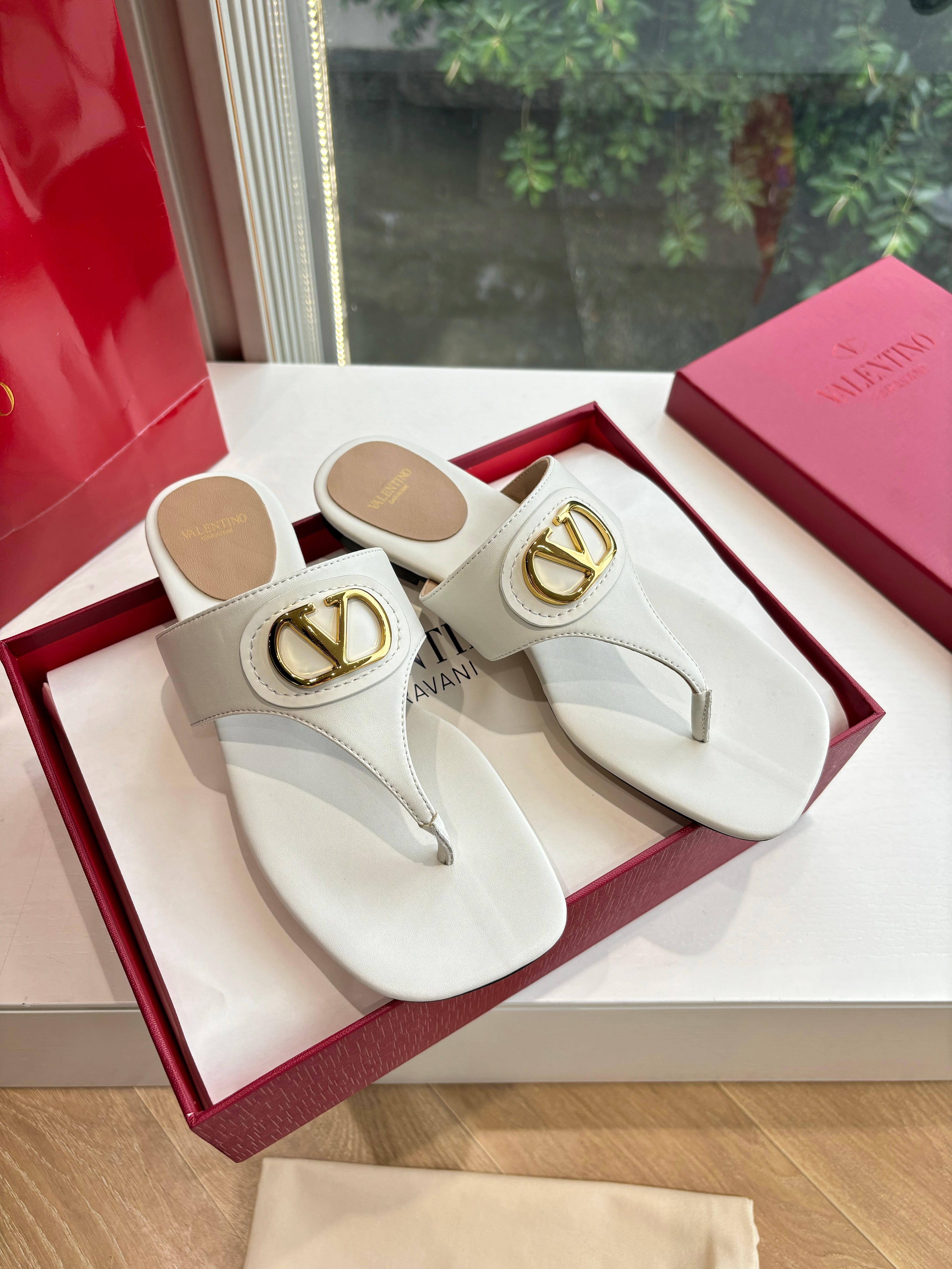 VT 25 Thong Sandals White Sheepskin Slide 358148