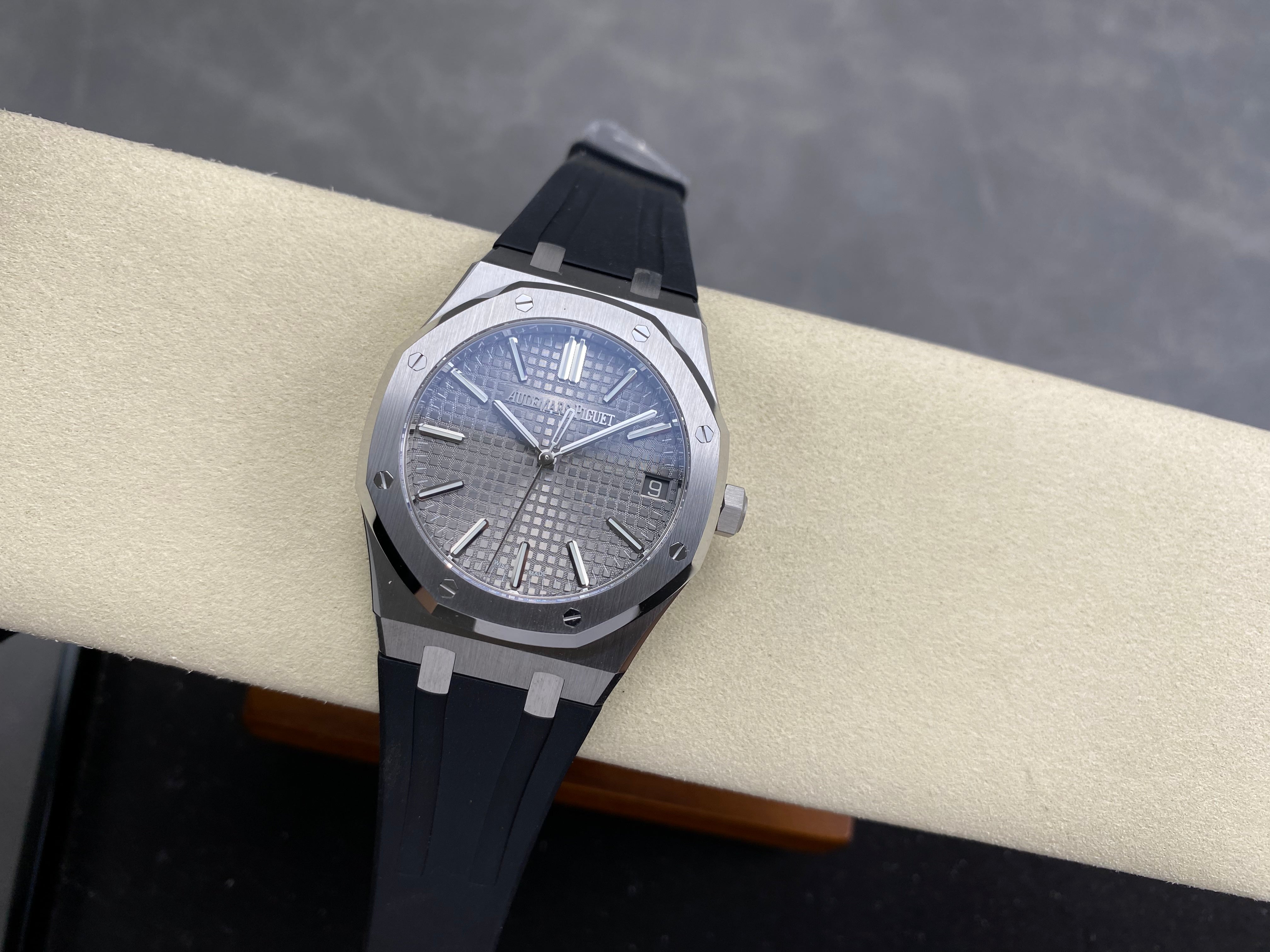 Audemars Piguet Royal Oak Selfwinding 41mm 15510 Grey Dial Rubber Strap