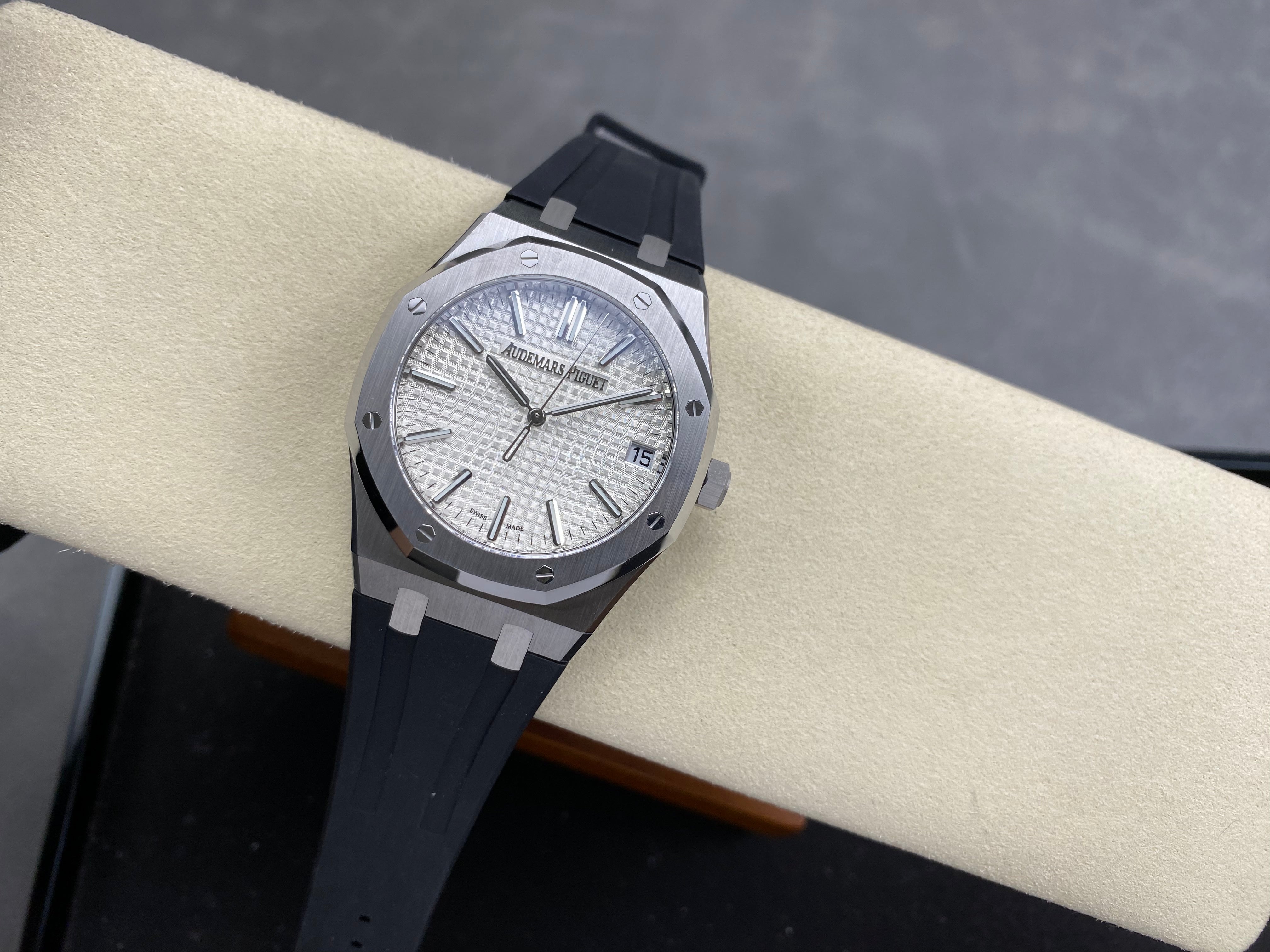 Audemars Piguet Royal Oak Selfwinding 41mm 15510 White Dial Rubber Strap