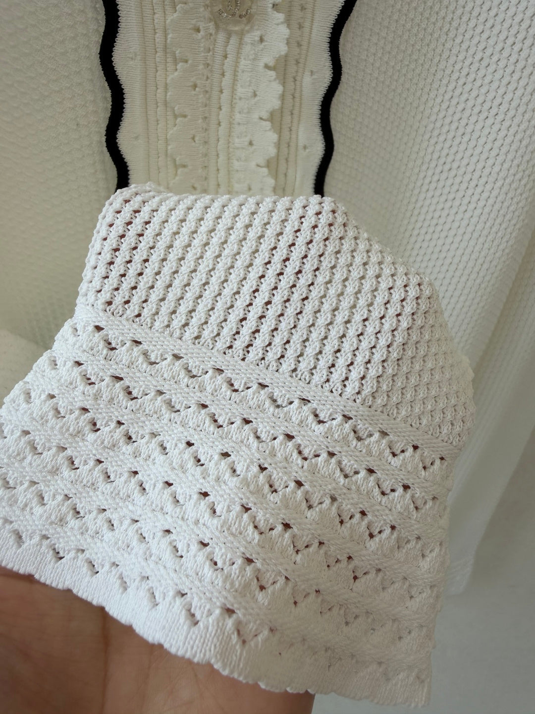 Chanel 2026 Collared Long-sleeved Cardigan Wool 422940