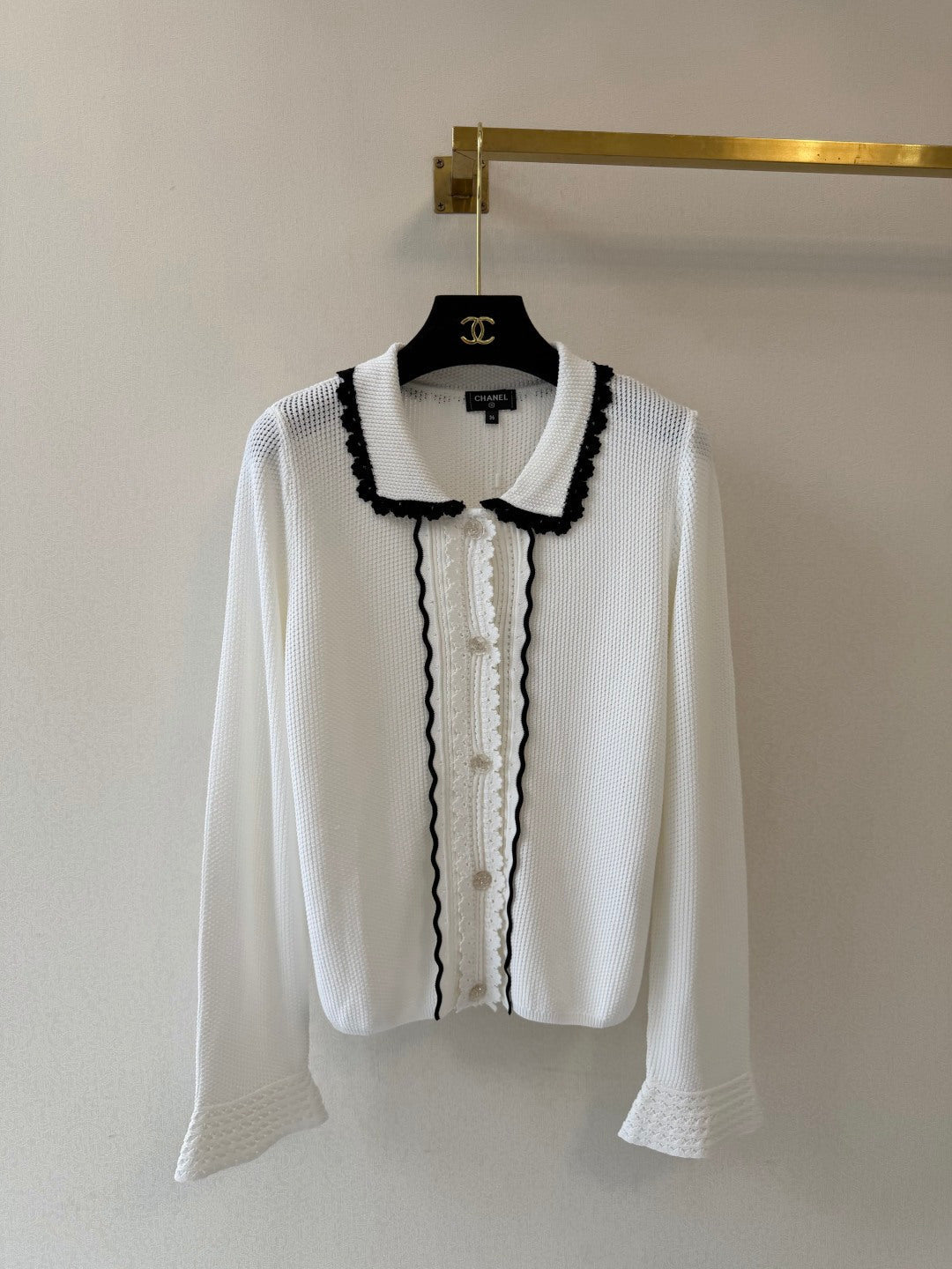 Chanel 2026 Collared Long-sleeved Cardigan Wool 422940