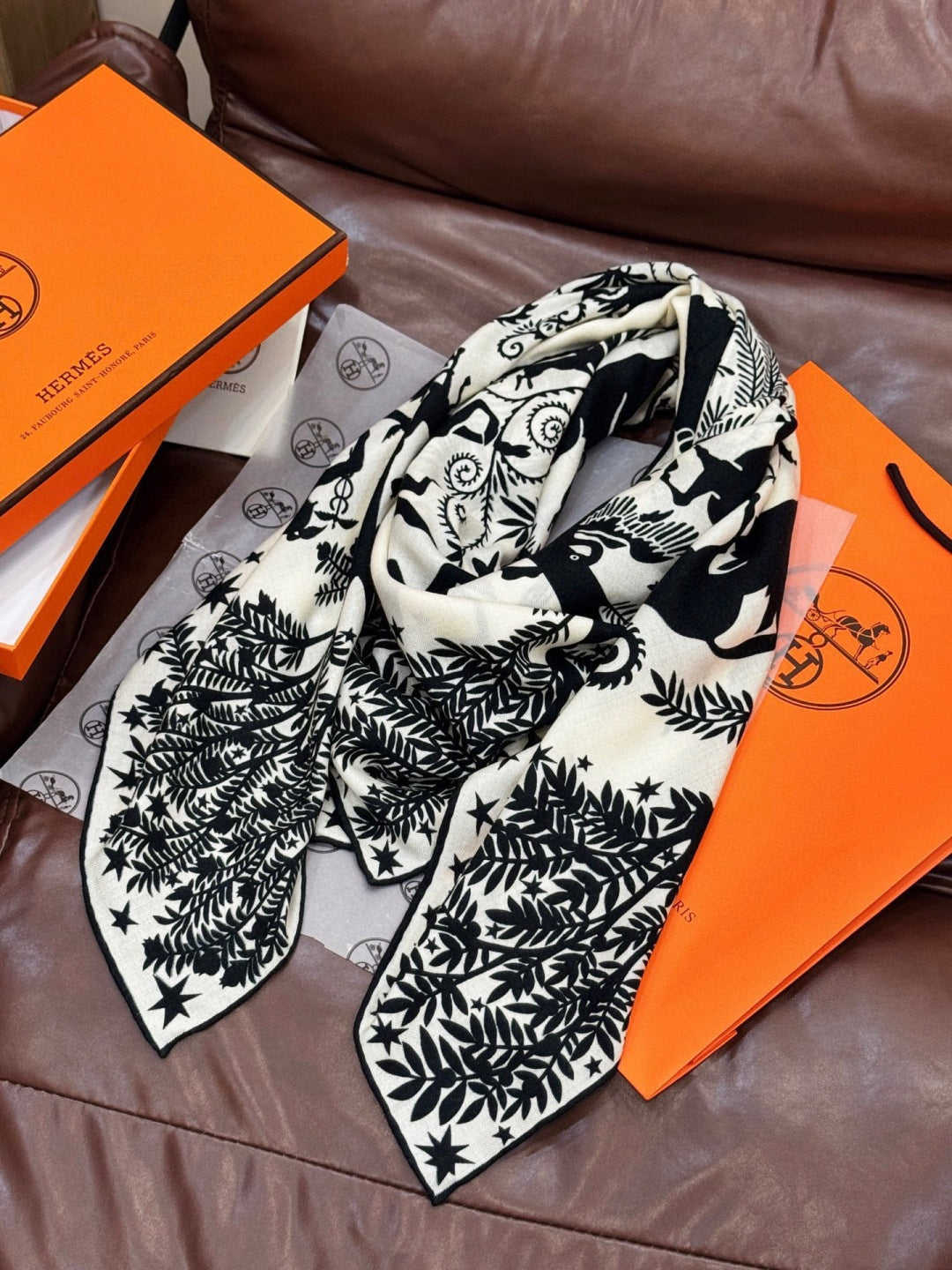 HM 25s Scarf 140cm Black White Cashmere Silk 962471