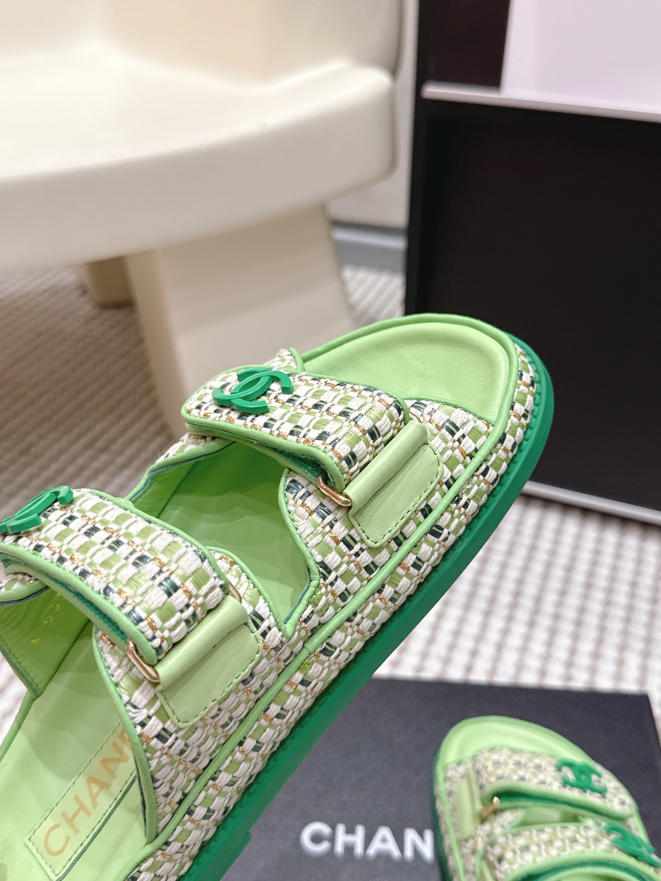 CC 26s Sandals Light Green Beige Leather Raffia 632392