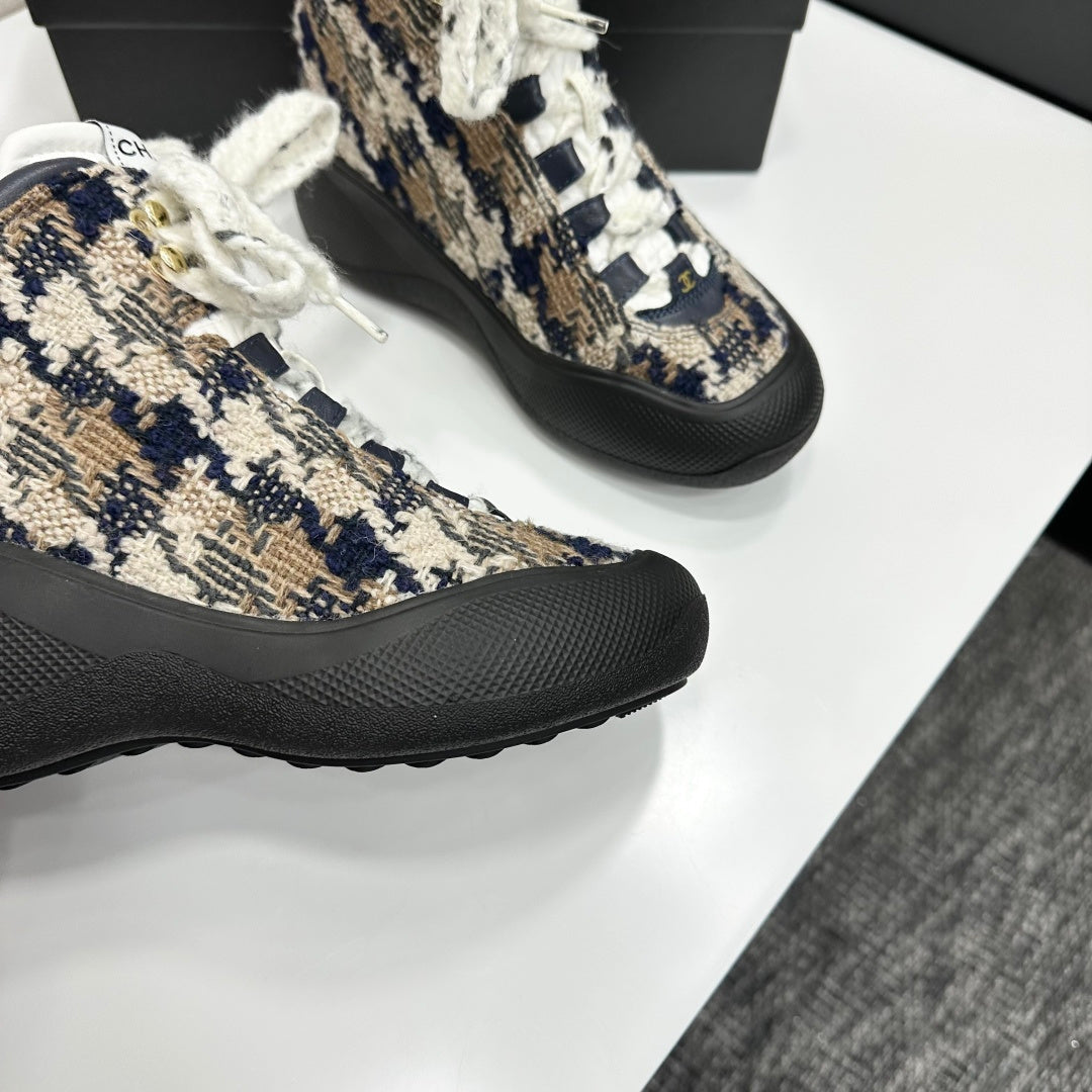 CC 26s Casual Sneakers Black Blue Beige Fabric Sheepskin 626366