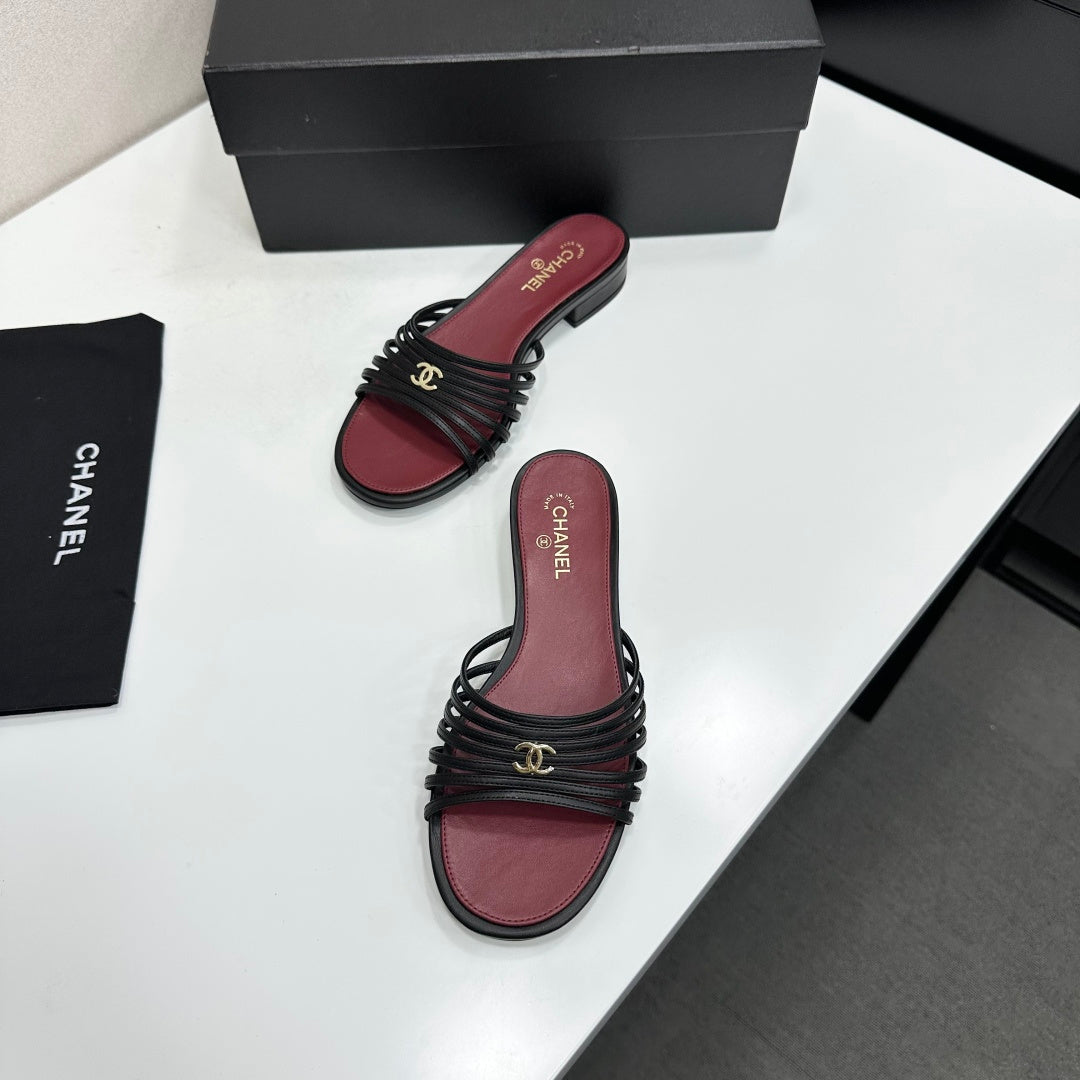 Channel 2026 Flat Slides Calfskin 894918