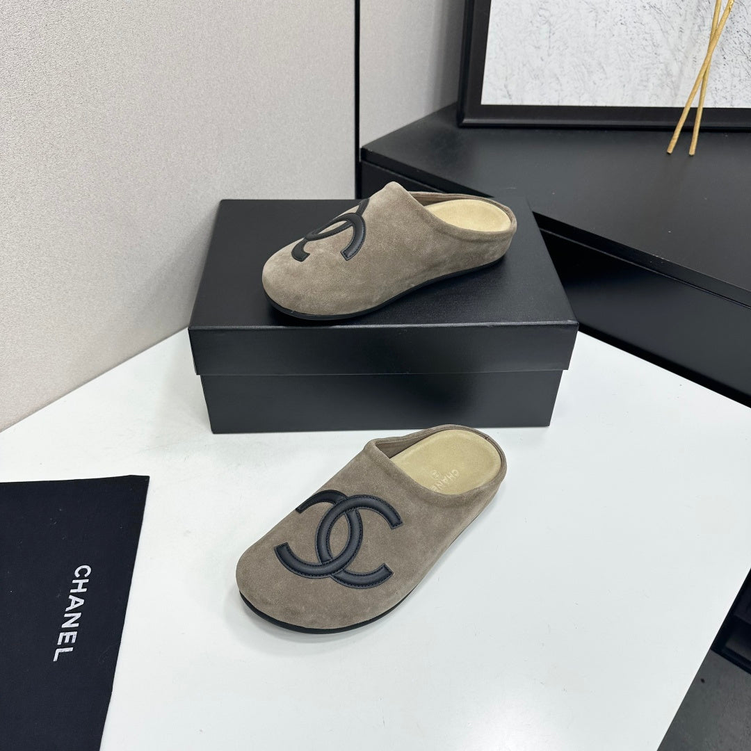 Chanel 2026 CC Logo Mule Suede 985651
